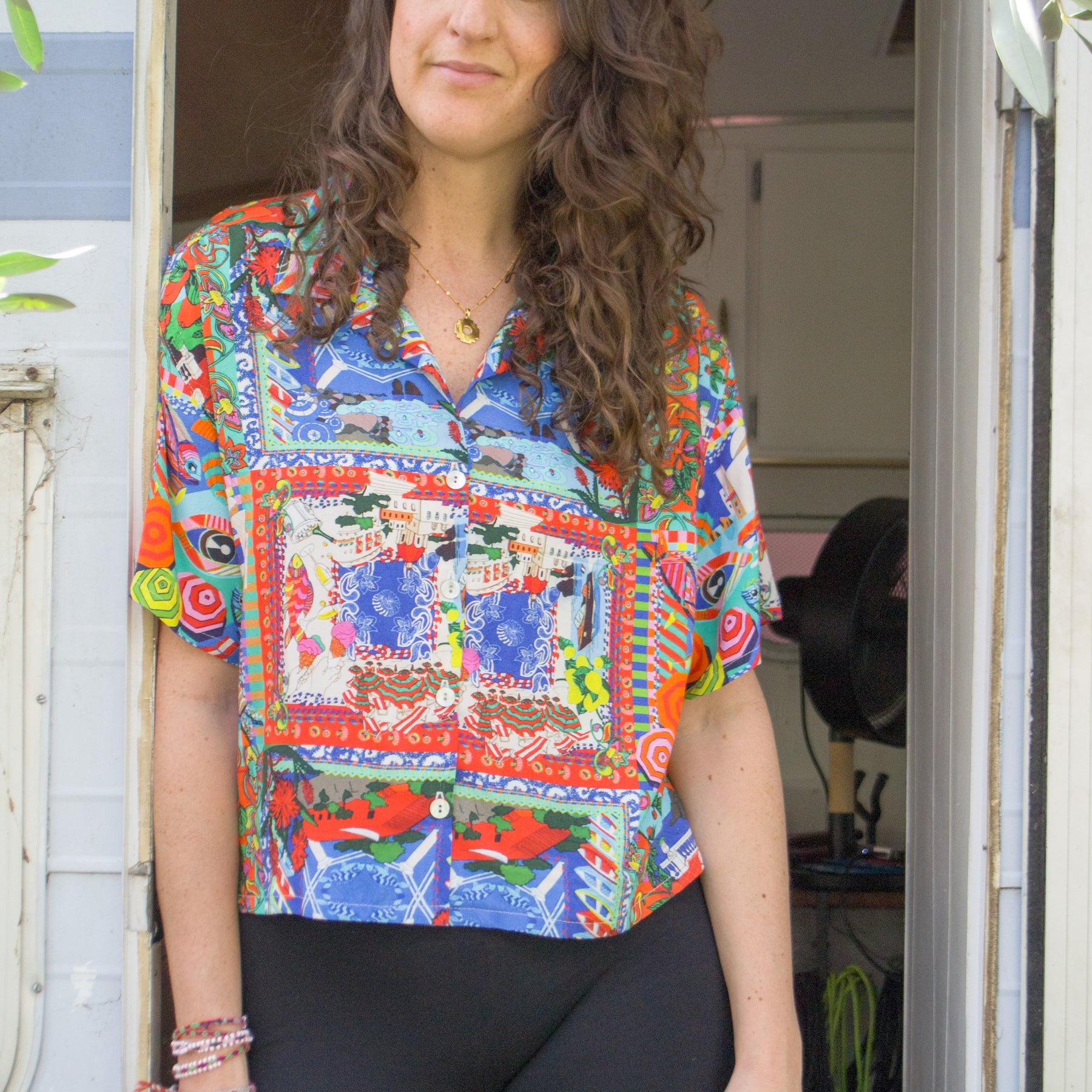 Crop Classic Cut Camp Collar Button-up Shirt Rayon (Multicolour / Size XL)