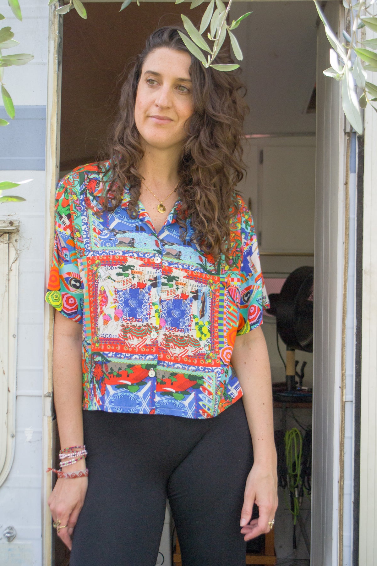 Crop Classic Cut Camp Collar Button-up Shirt Rayon (Multicolour / Size XL)