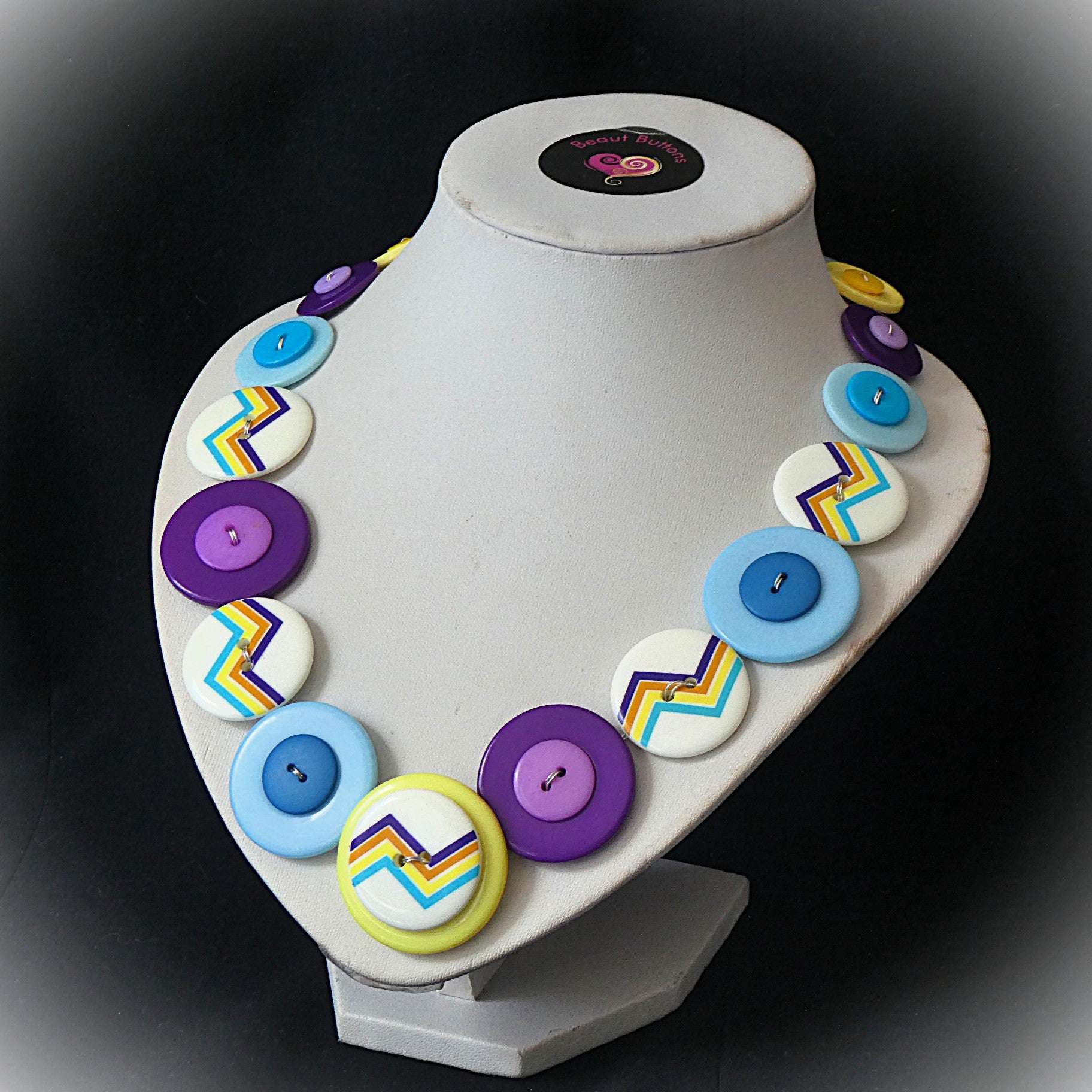 Colourful Button necklace - Zig Zags