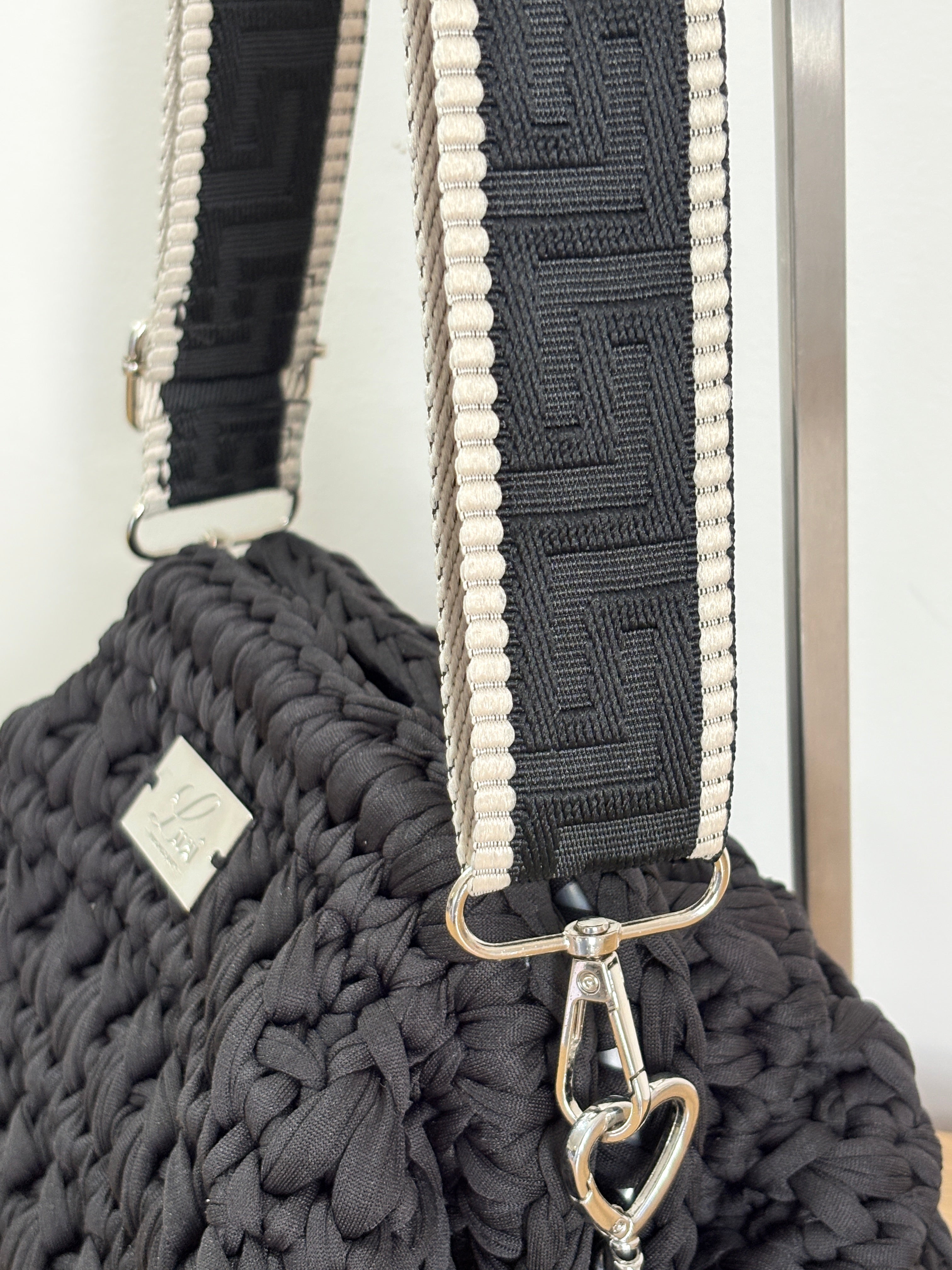 Moana Crossbody bag w/ aluminium bag opener