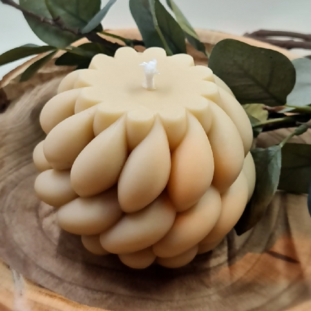 Beeswax Yarn Candle