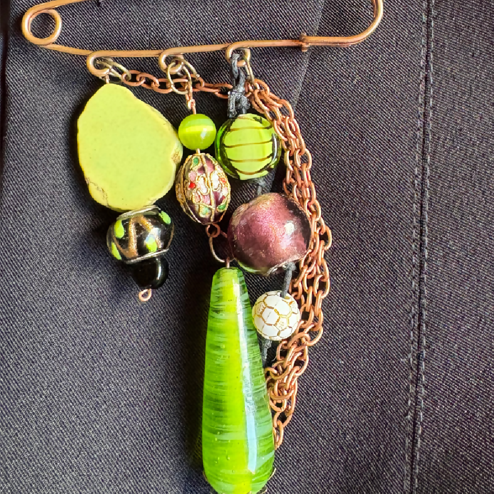 Kilt pin brooch, vintage green, by Leumesin Handmade