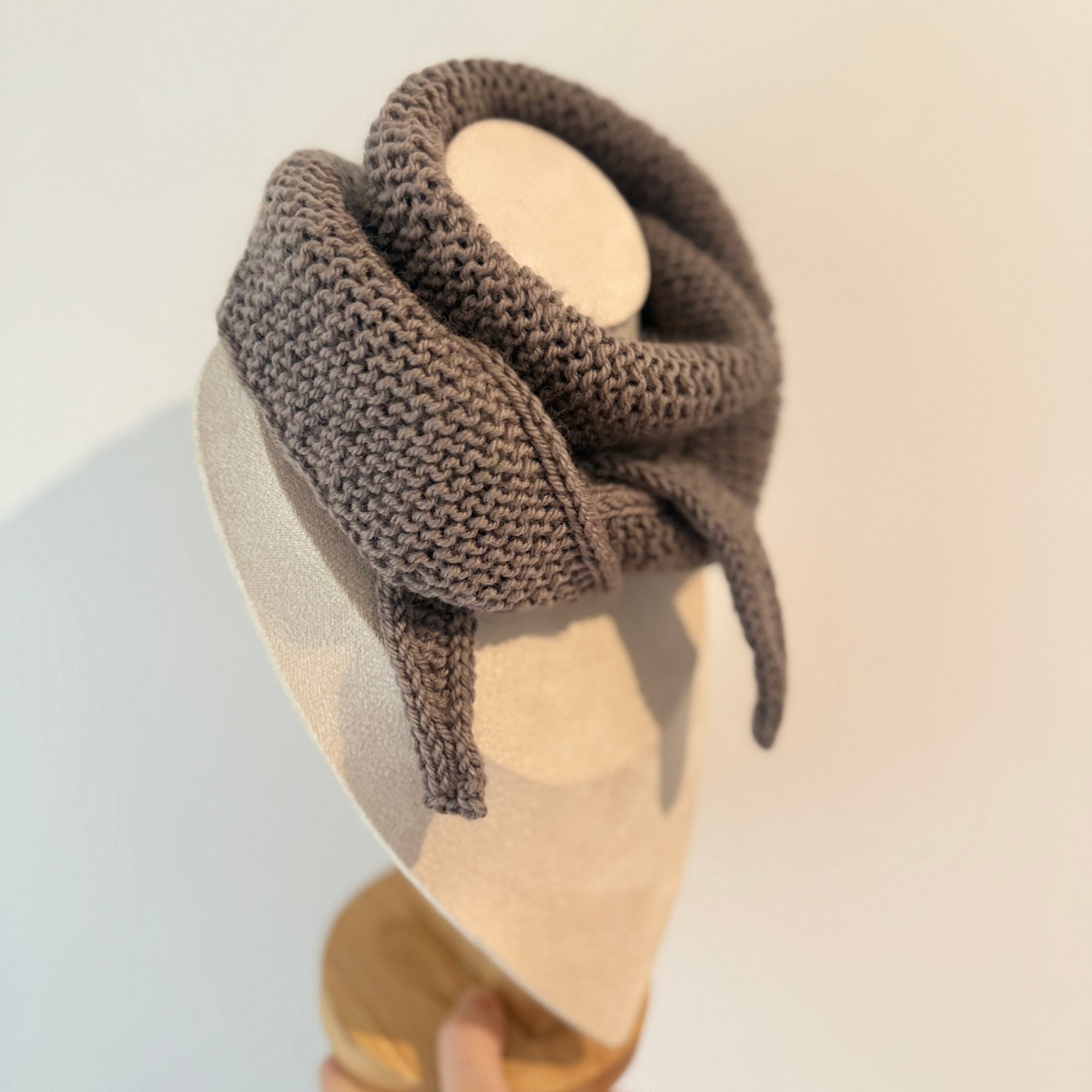 Knitted sophie scarf in dark camel brown