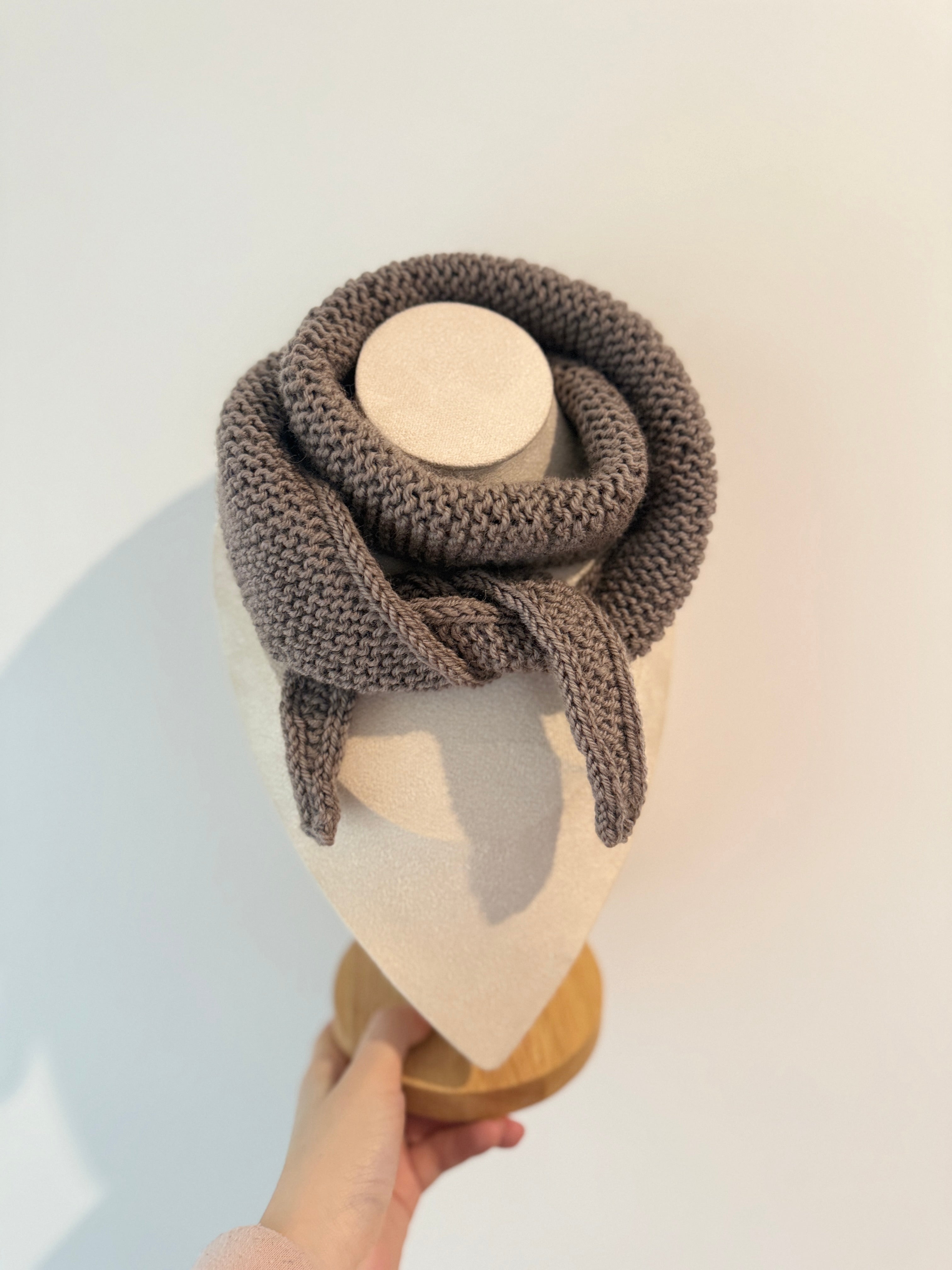 Knitted sophie scarf in dark camel brown