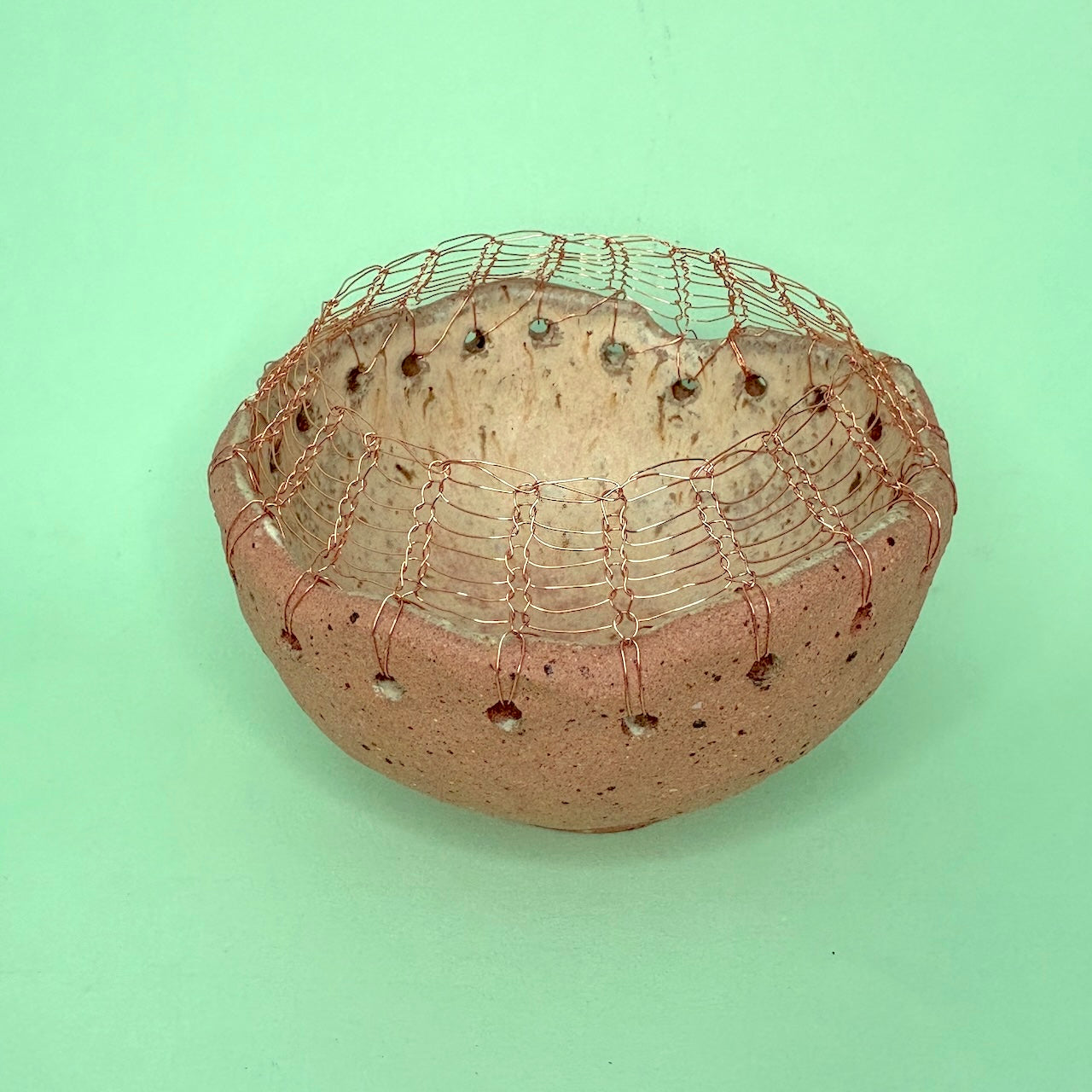 Ceramic bowl with knitted wire