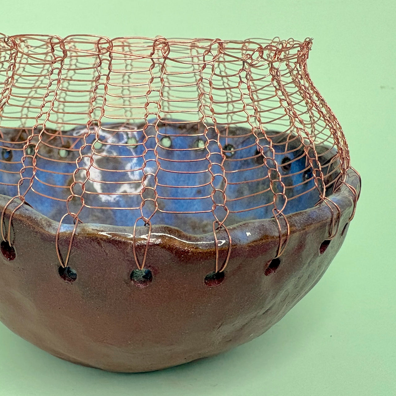 Ceramic bowl with knitted wire