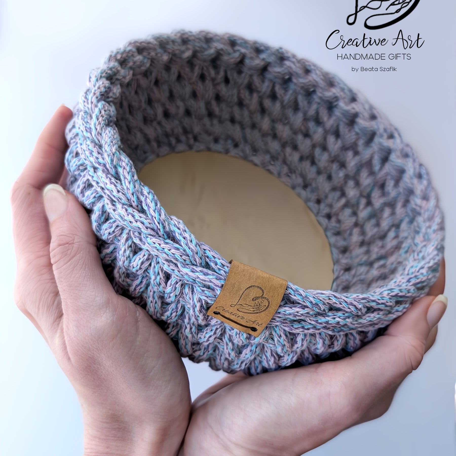 Medium size basket with wooden bottom
