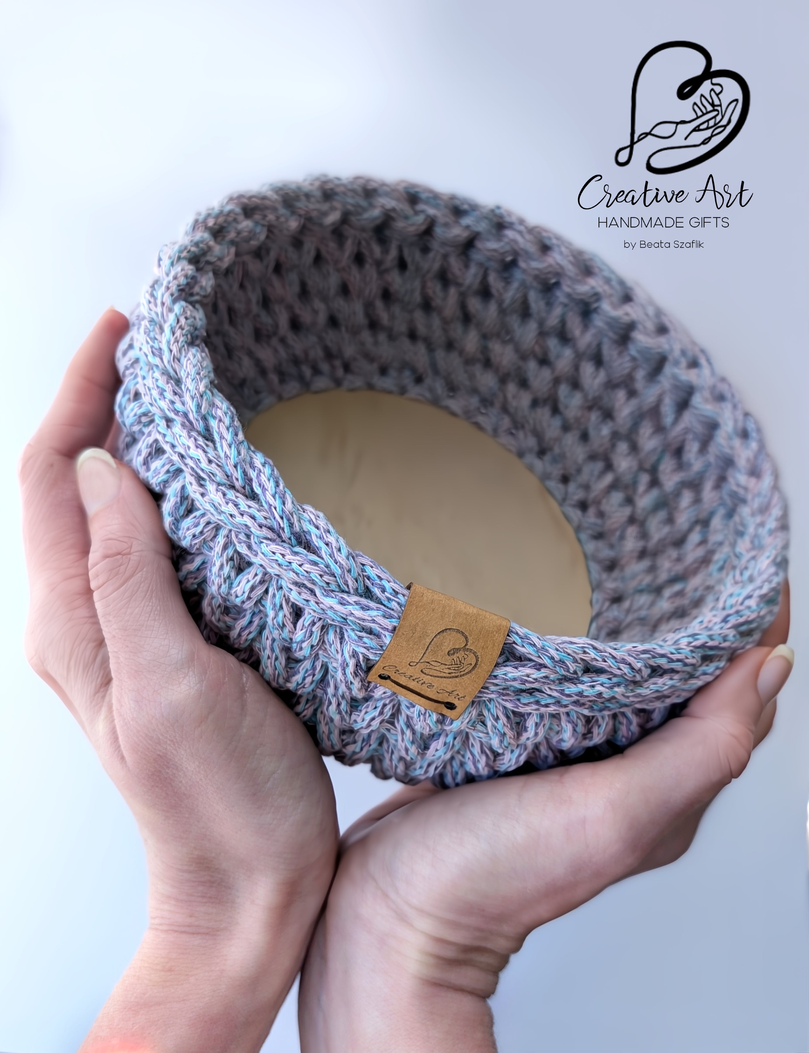 Medium size basket with wooden bottom