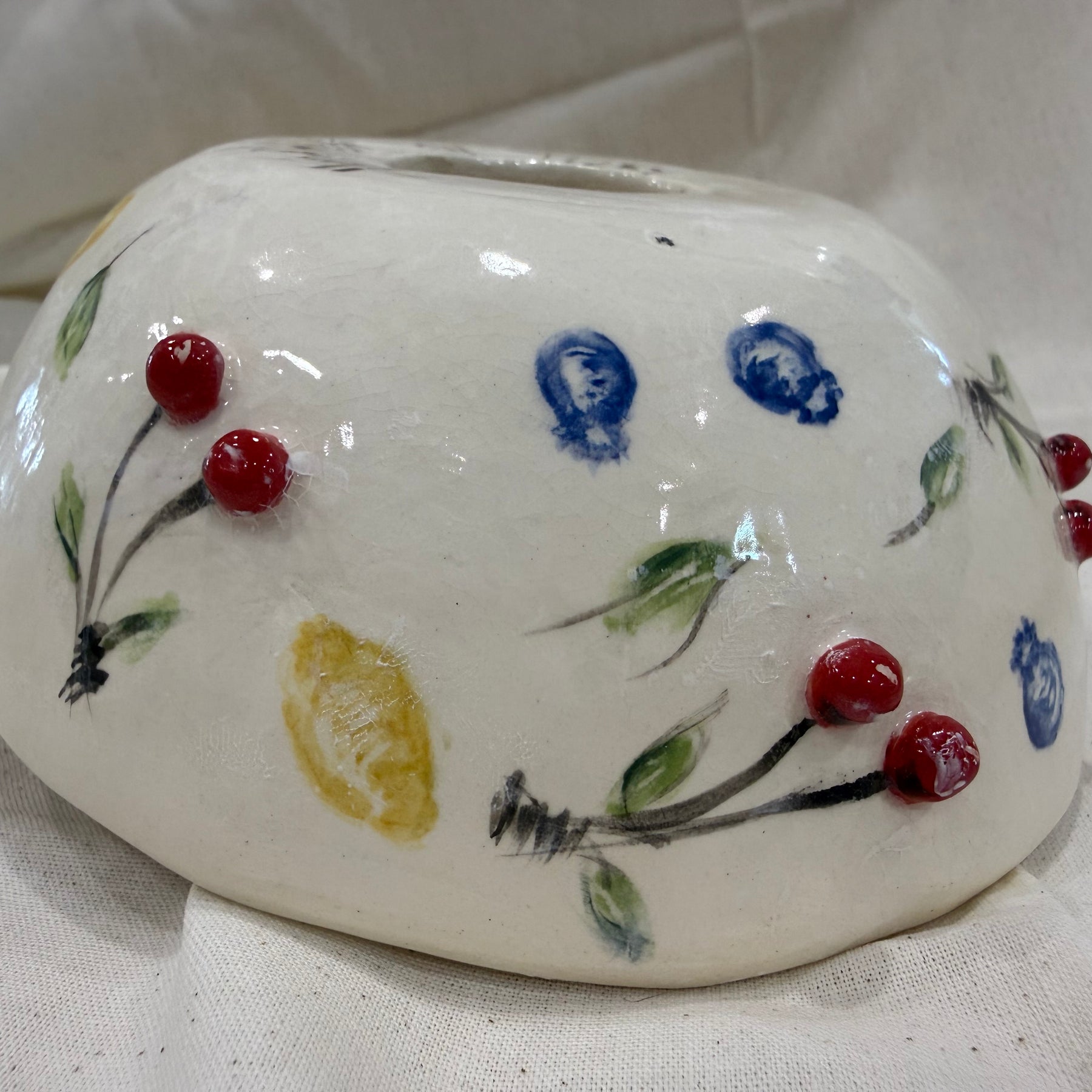 Ceramic Berry Wash Bowl / juicer