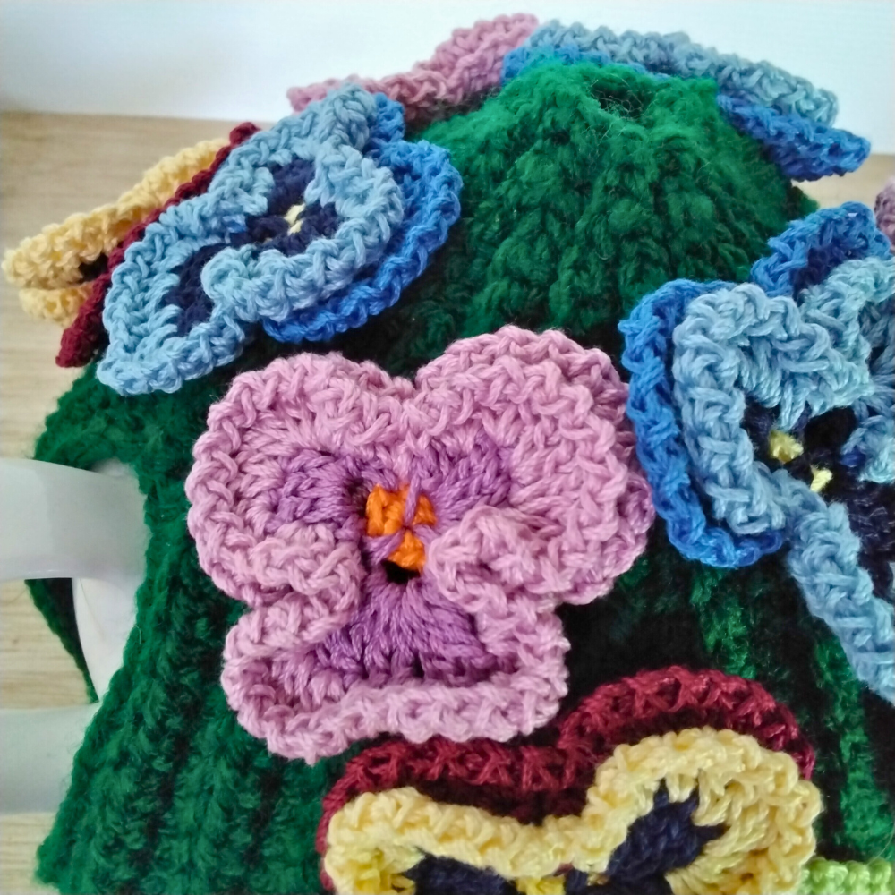 Dark Green Pansy Medium Teacosy