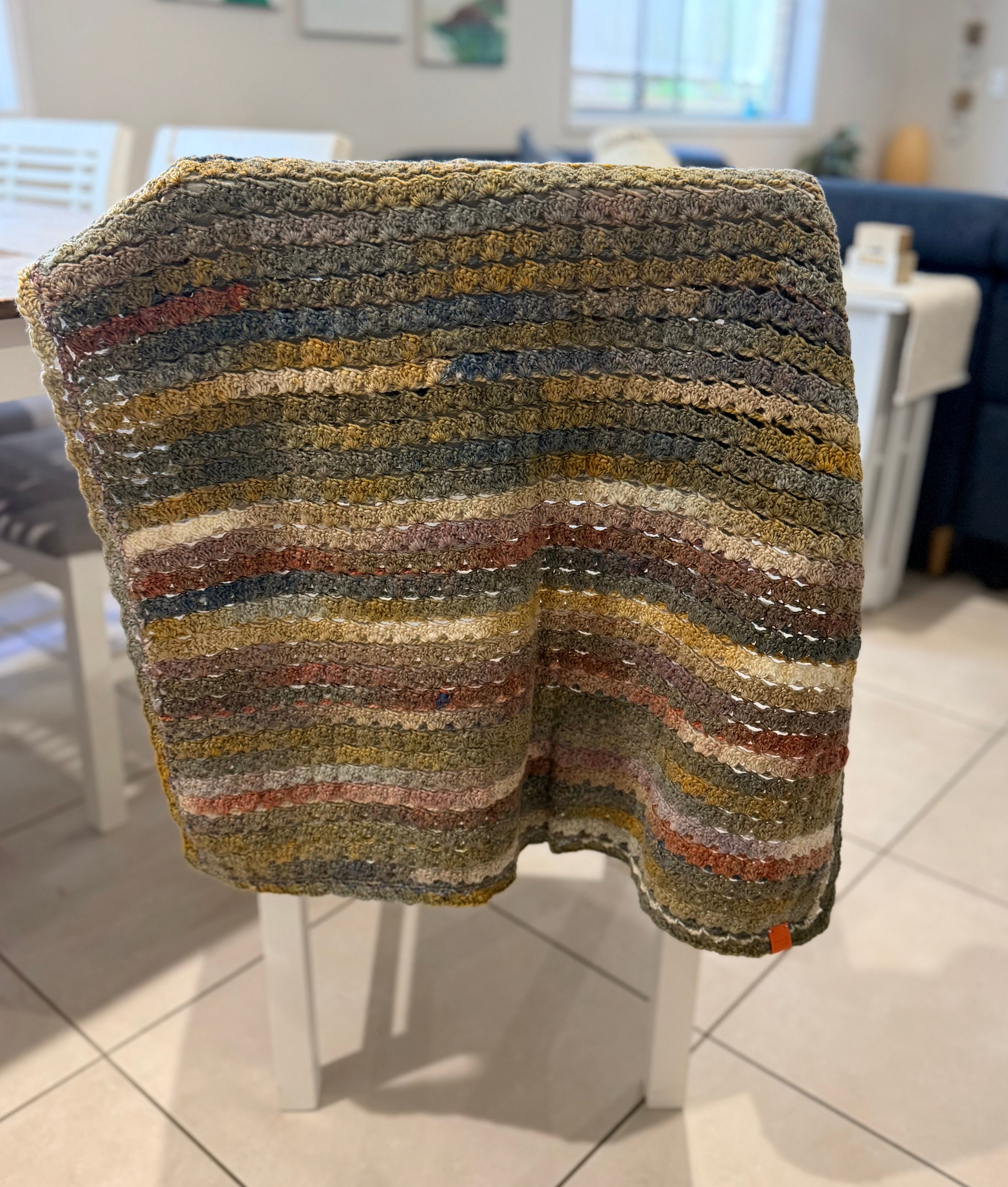 #050 Simple Shells Lap Size Blanket