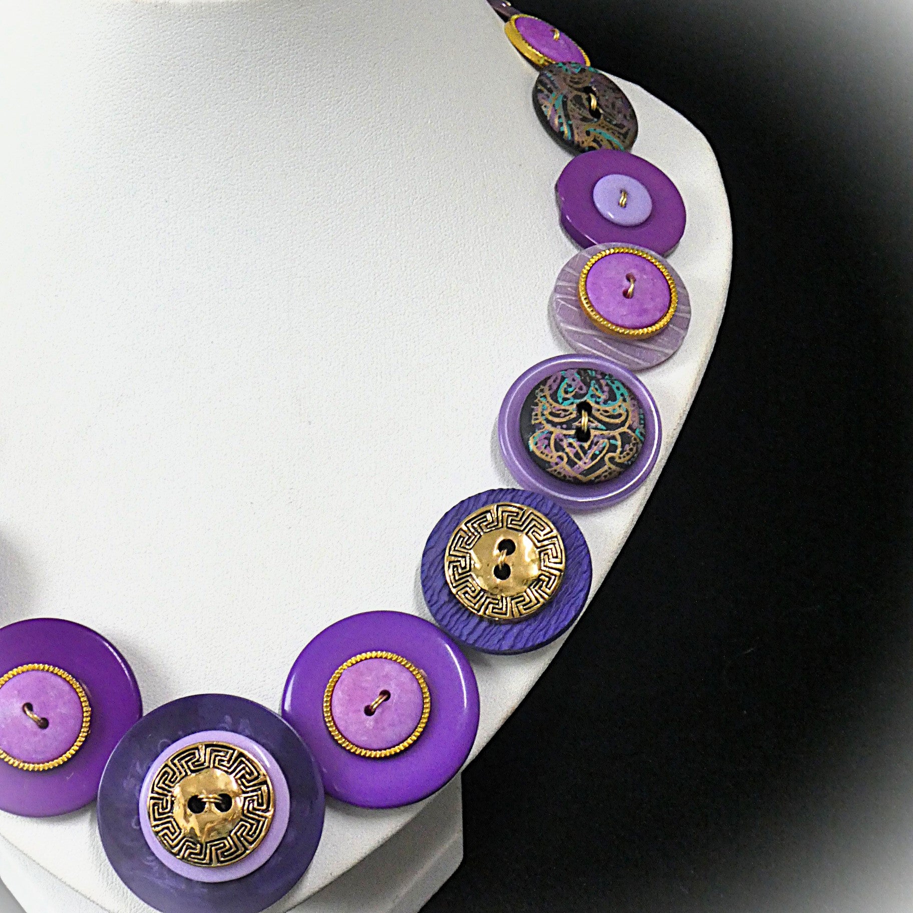 Button necklace - Royal Purple