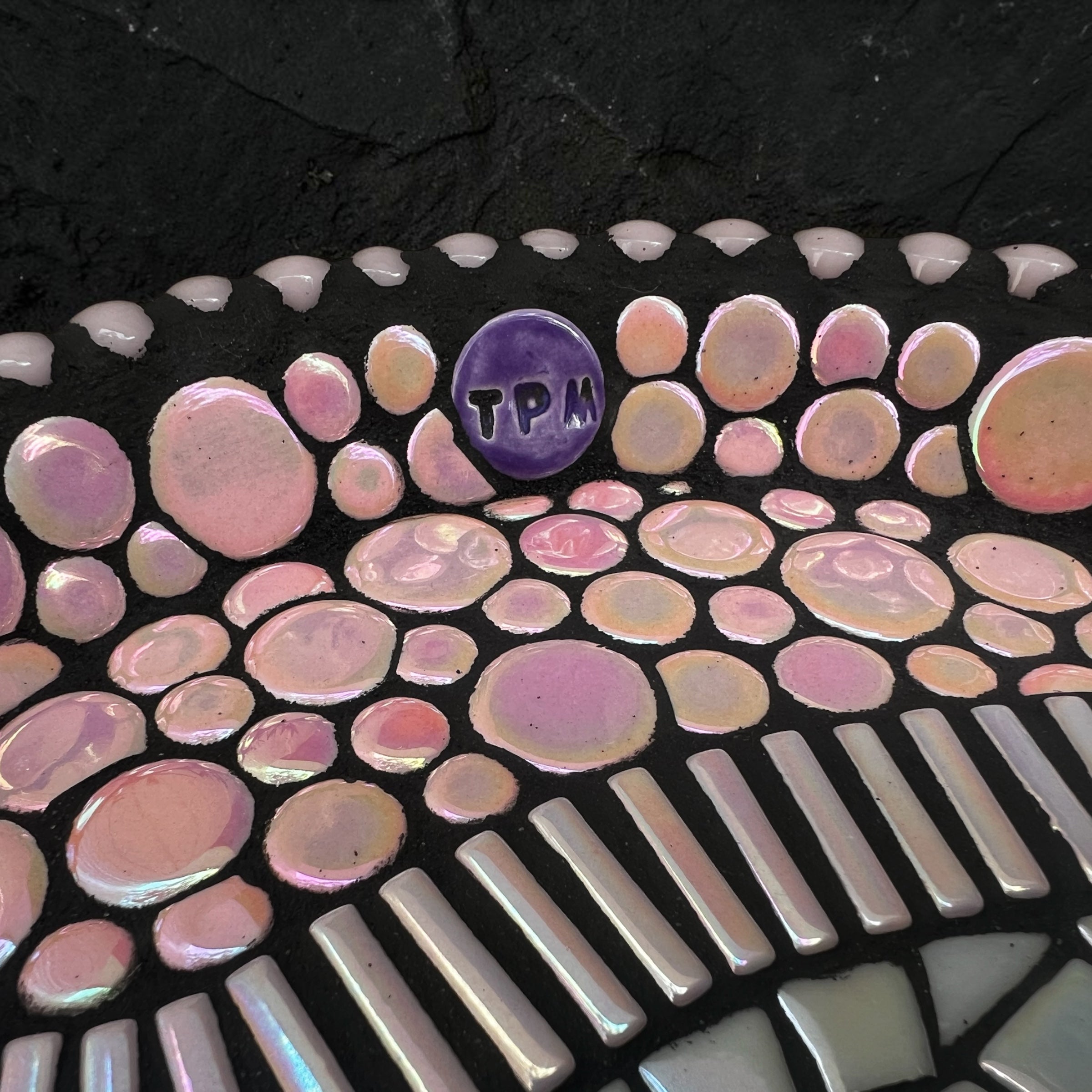 Mosaic Bee Bath. Pink.