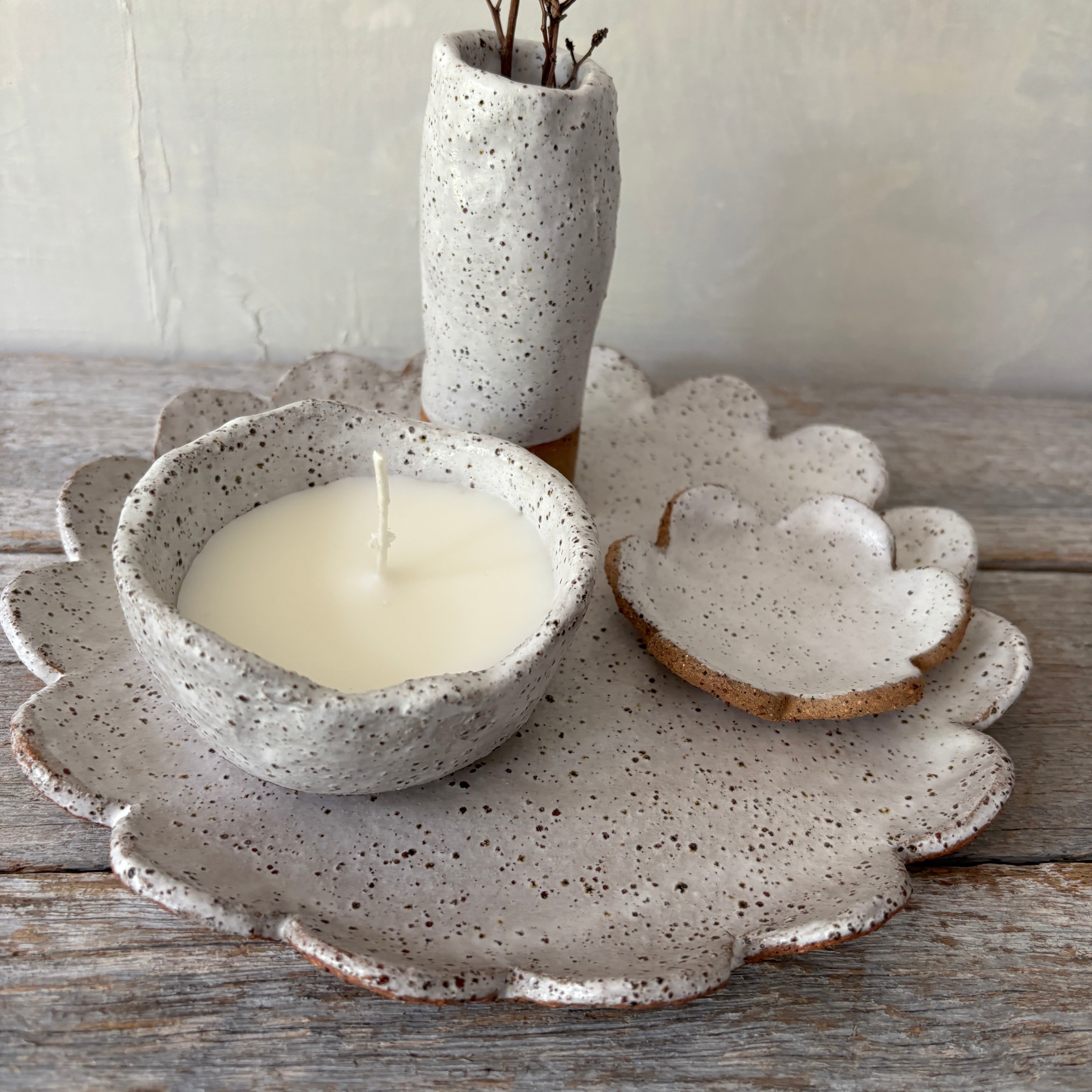 Flower Plate with vase, candle and mini flower plate - Rustic & Cozy