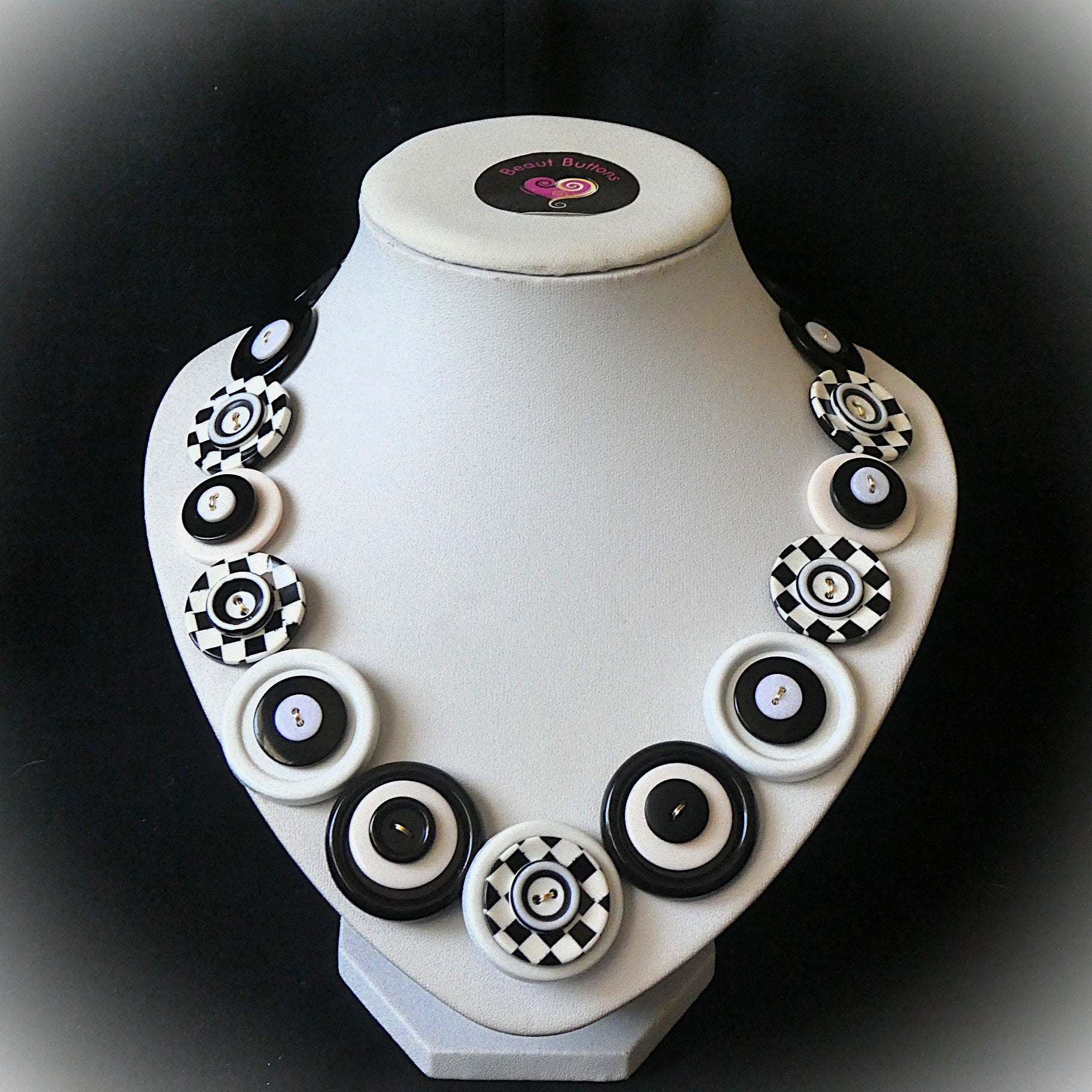 Button necklace and earrings - Checkmate