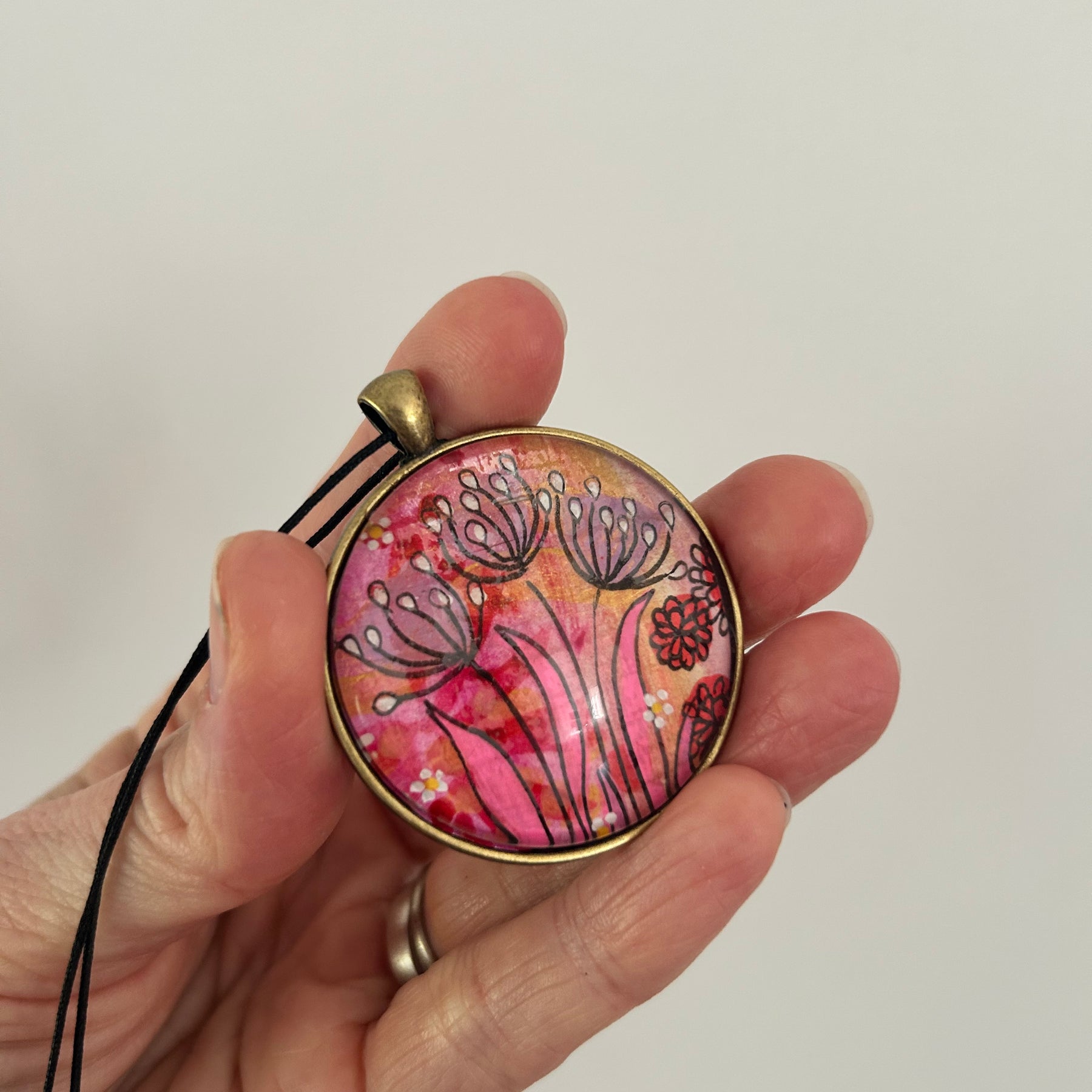 Hand-painted necklace : Dandelion Pinks