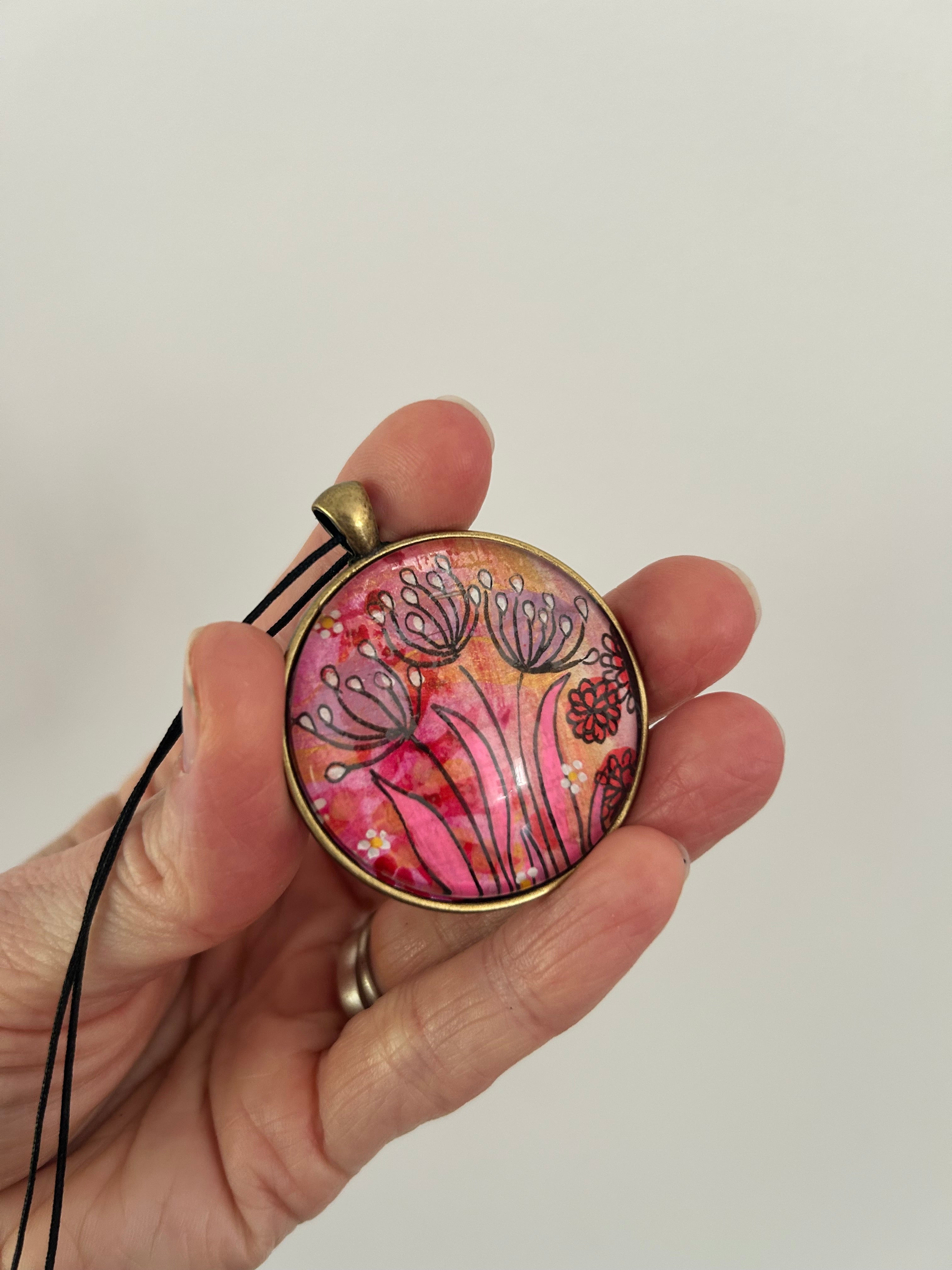Hand-painted necklace : Dandelion Pinks