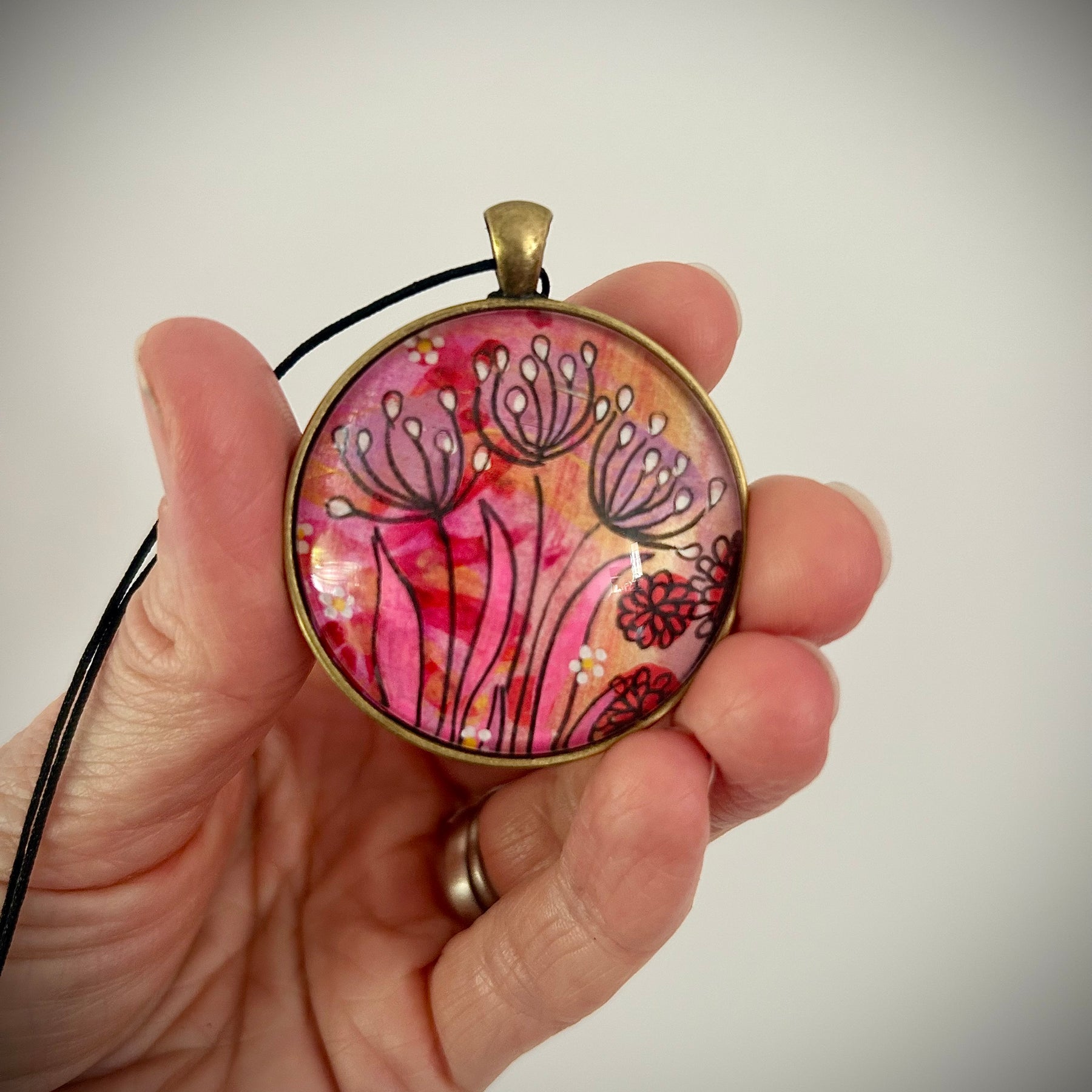 Hand-painted necklace : Dandelion Pinks