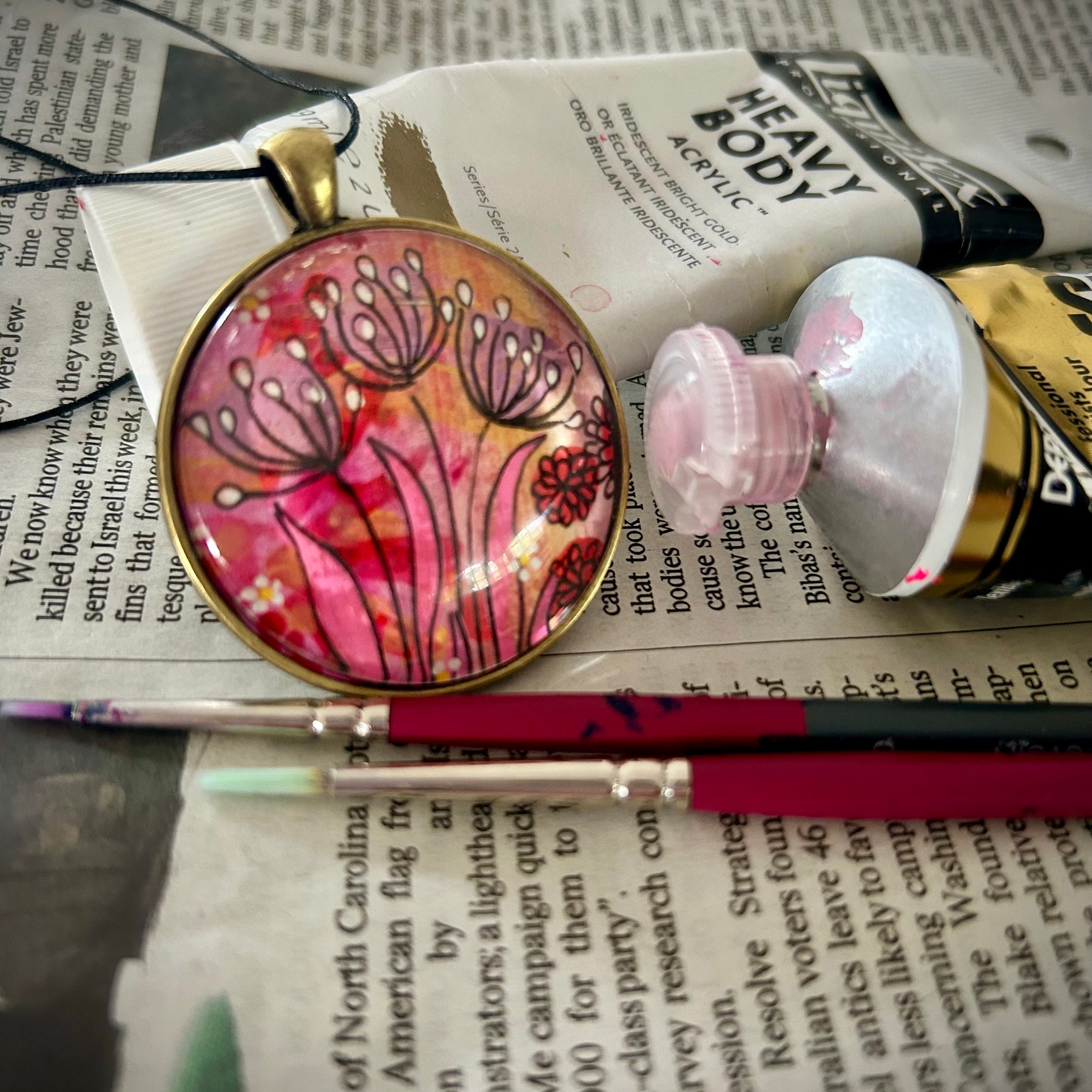 Hand-painted necklace : Dandelion Pinks