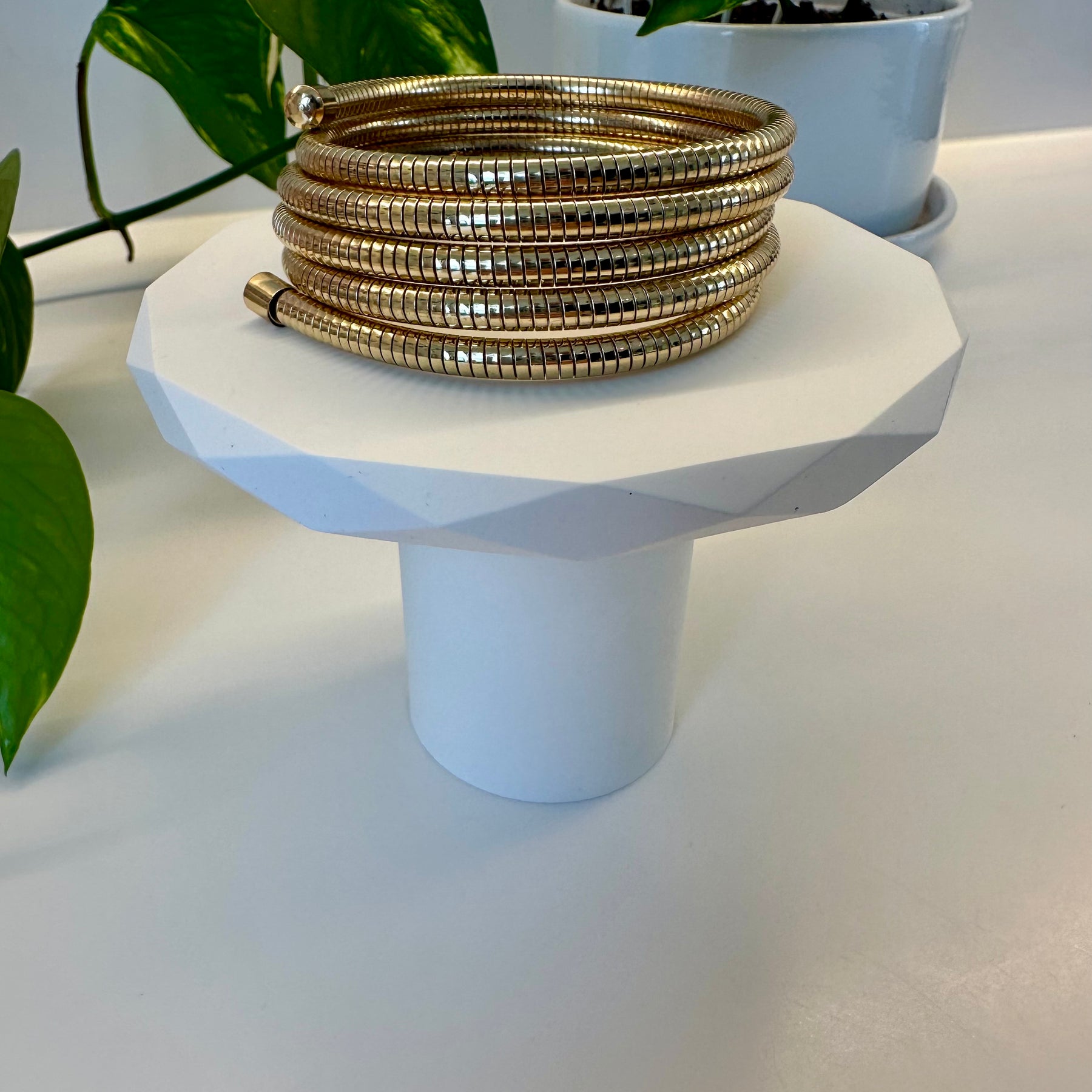 All white trinket trays with stand