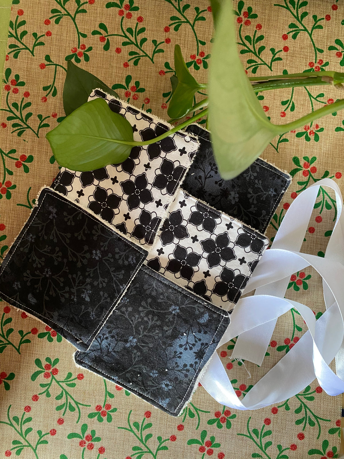 Black & White Floral Reusable Makeup Remover Pad –