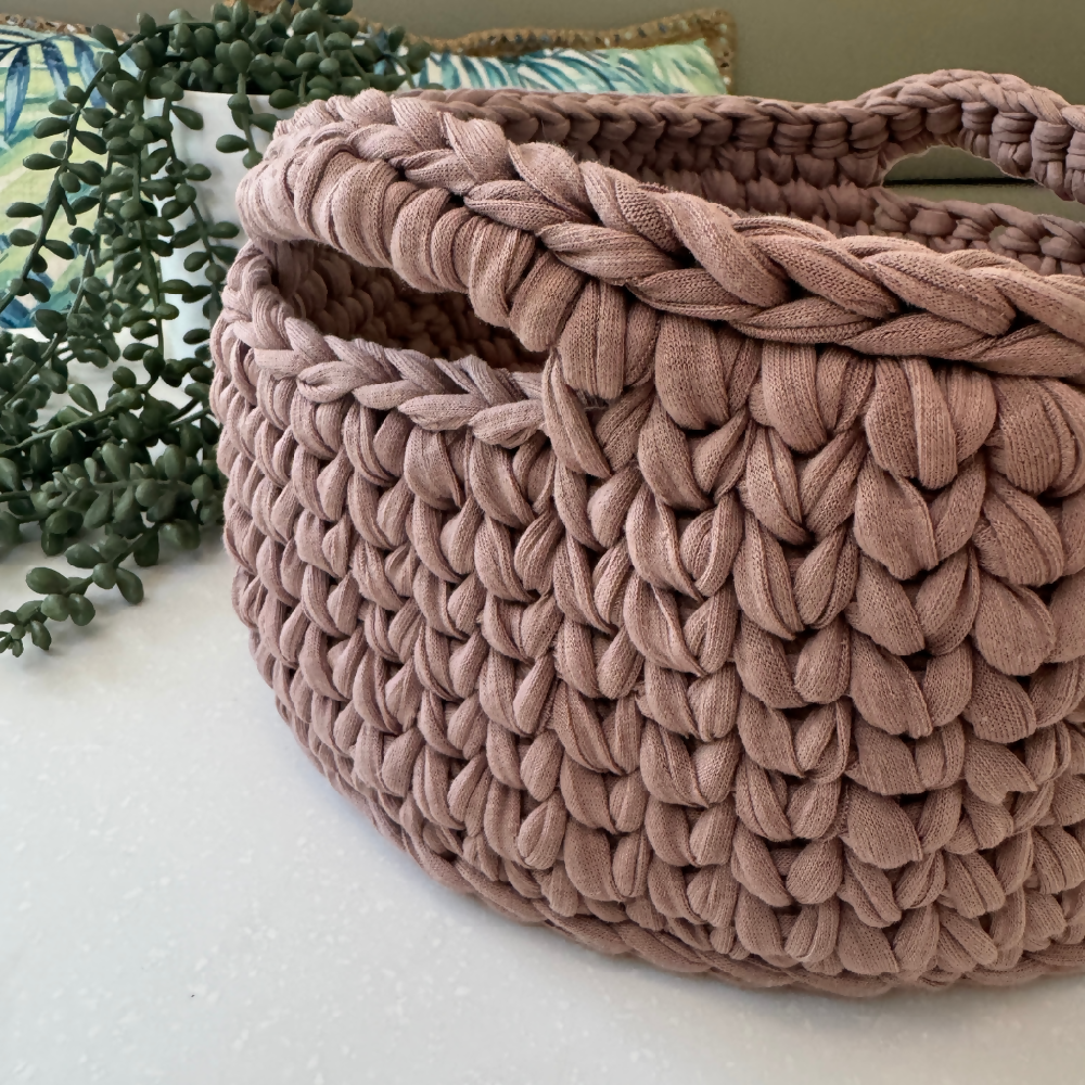 Becreates | XLarge Handmade Basket with handles | Chocolate