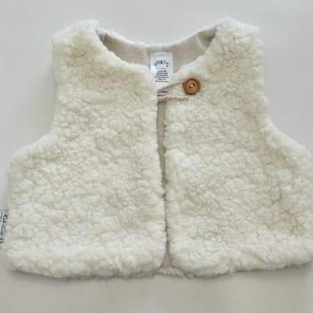 Sherpa vest in snow