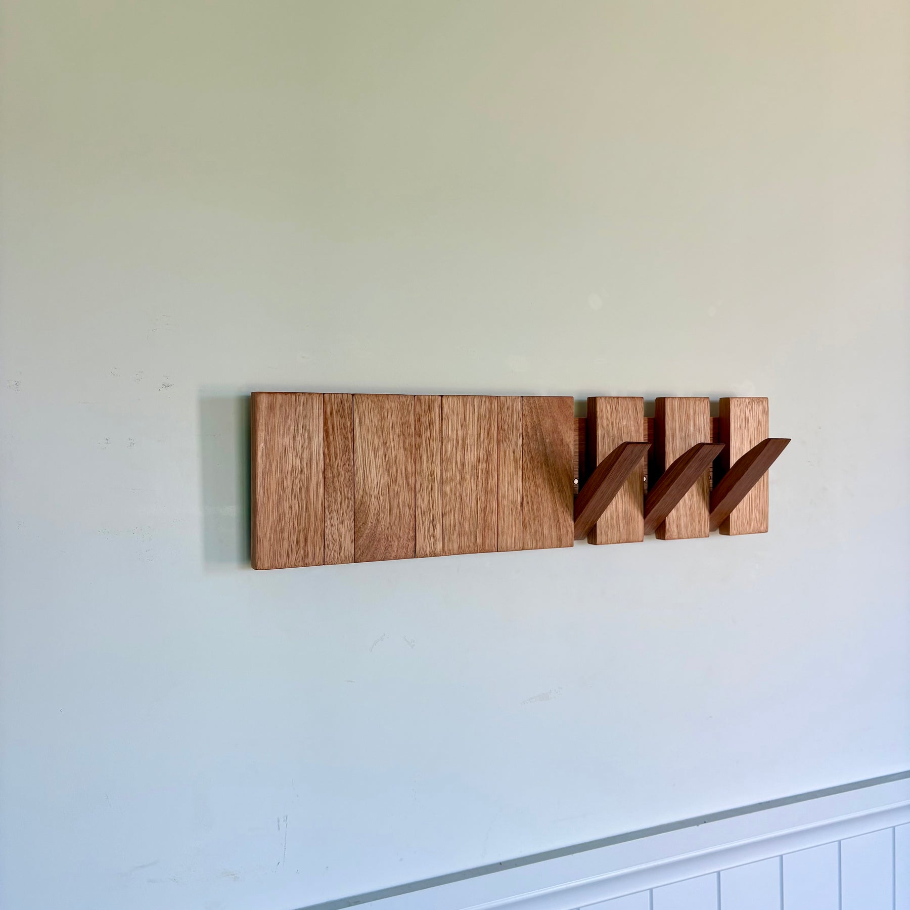 No.4 Tasmanian oak Horizon line coatrack