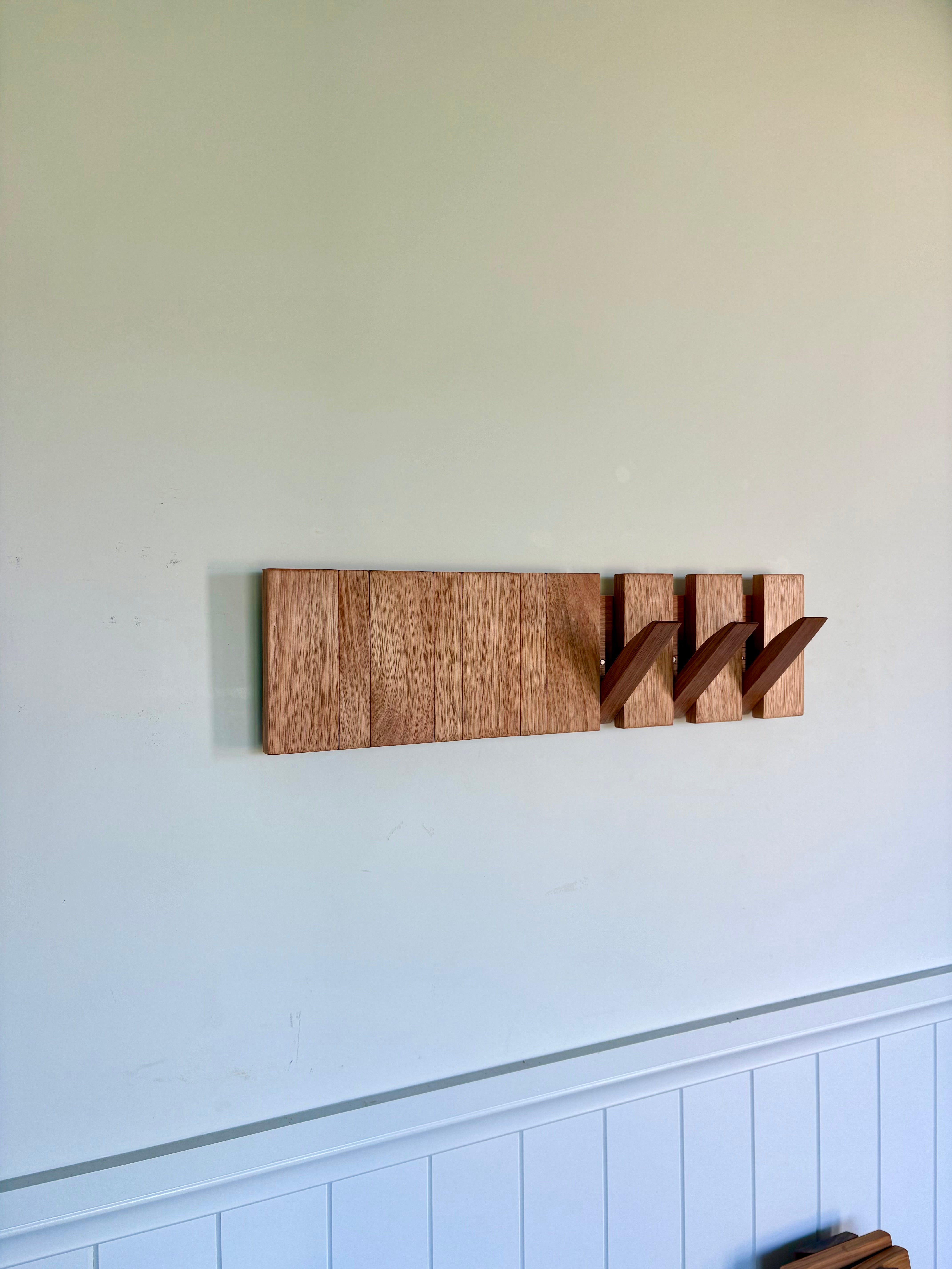 No.4 Tasmanian oak Horizon line coatrack