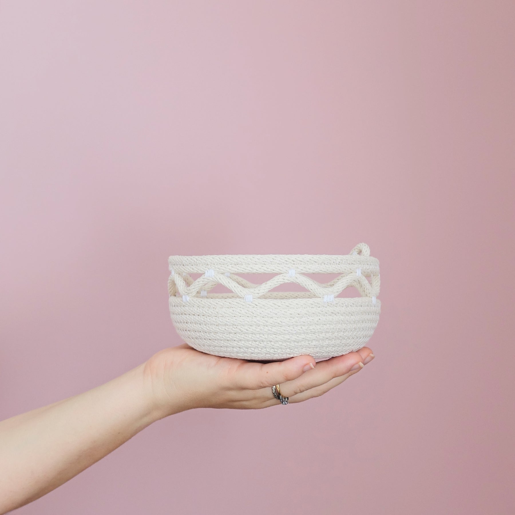 Wavy detail key bowl rope basket