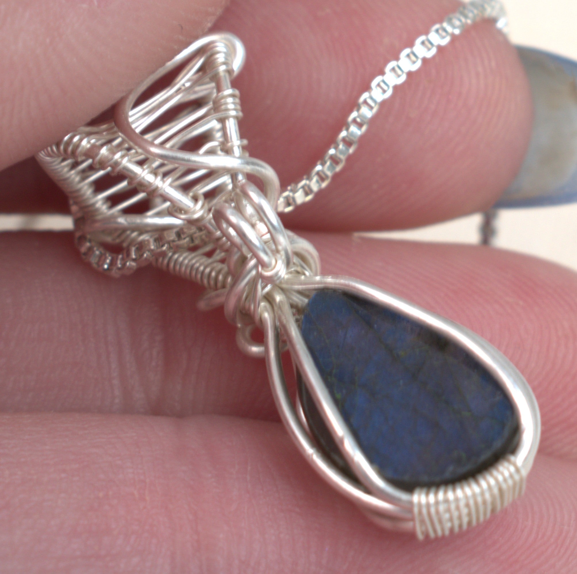 Blue Flash Labradorite Keepsake Pendant in Silver