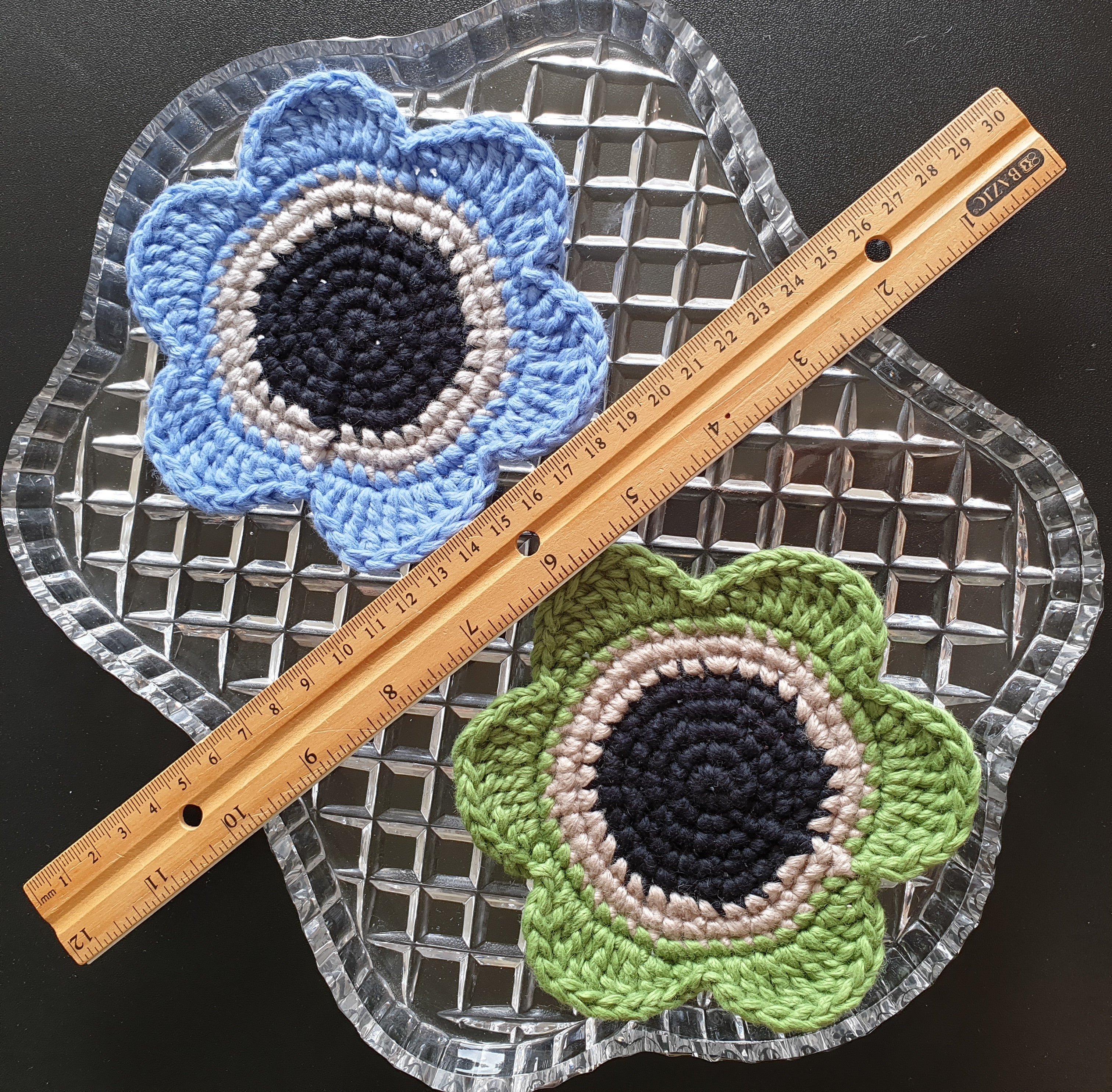 Hand knitted Daisy Flower Soft Coaster : Pink Red Blue