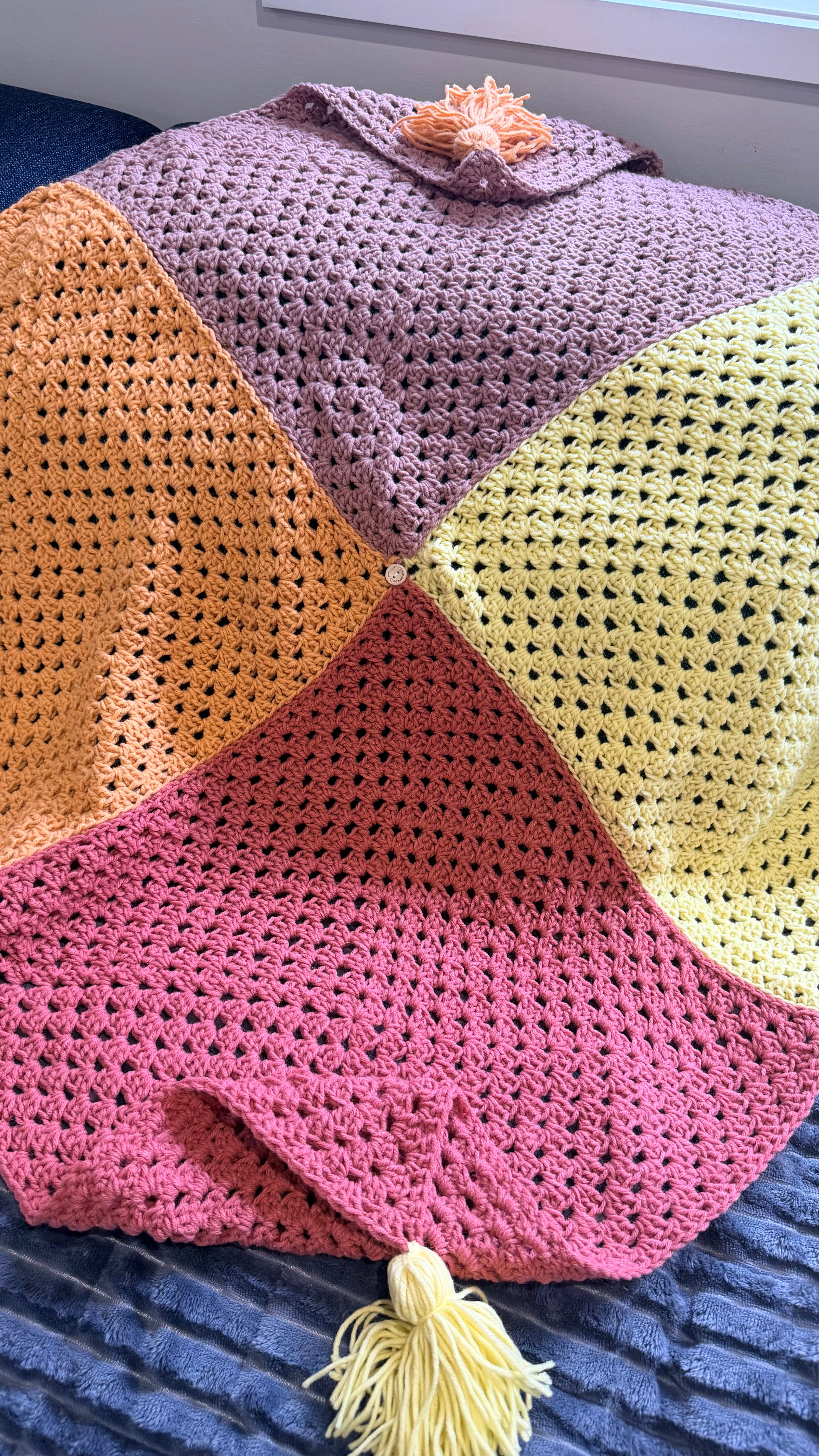 #059  Lap Blanket in autumn shades with tazzles