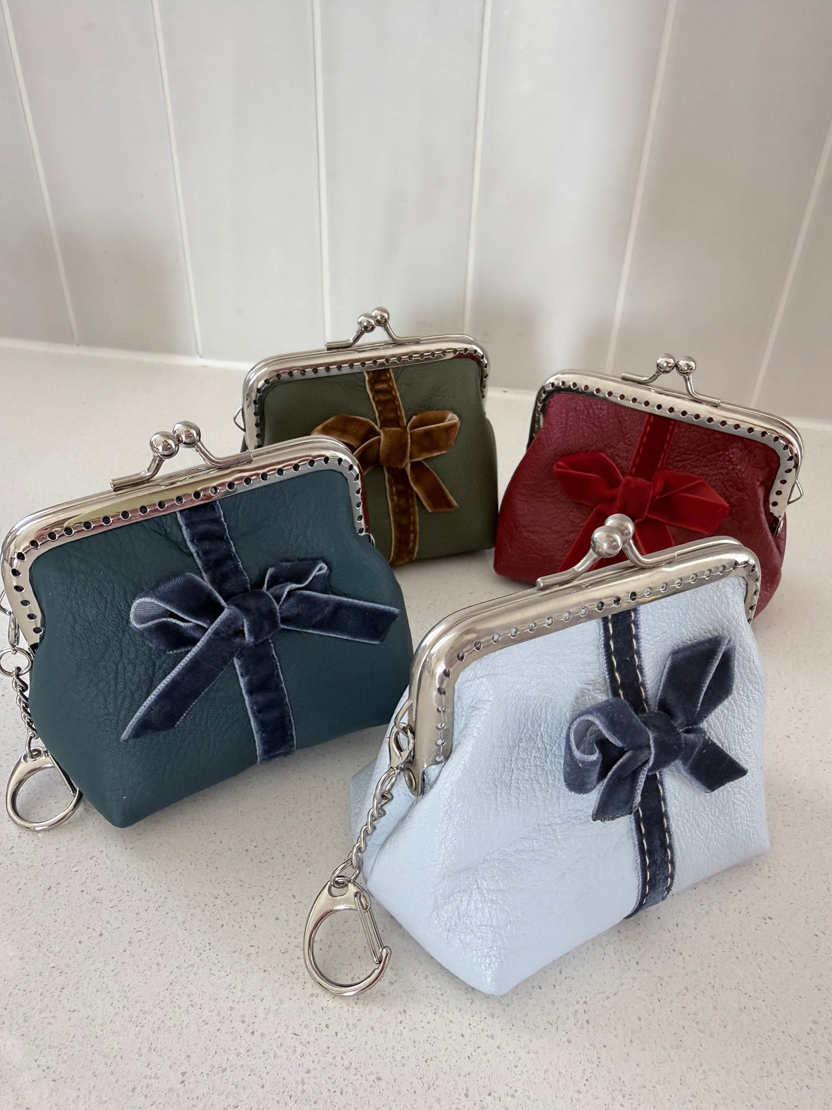 ‘Bow’ leather coin purse with key chain