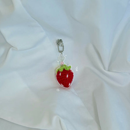 Crochet charm - strawberry