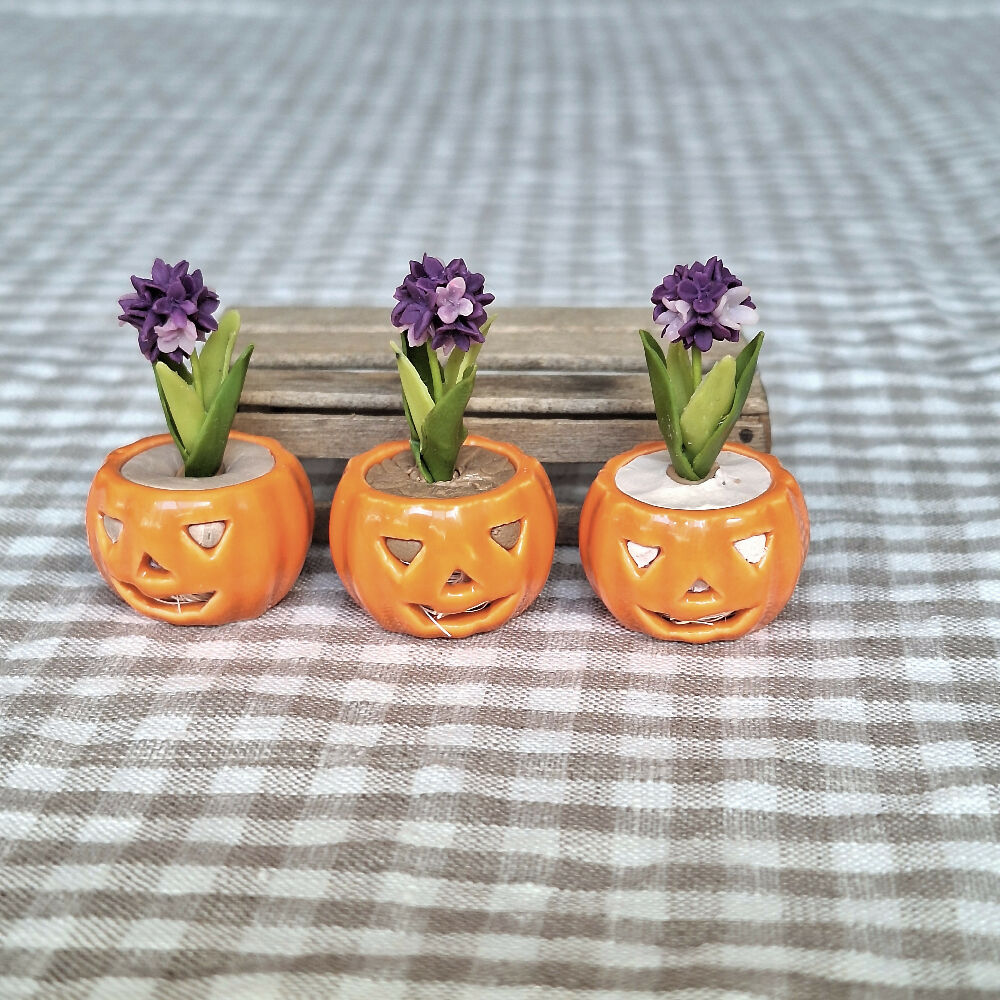 Planter with flowers/pot with Lid - JACK O'LANTERN