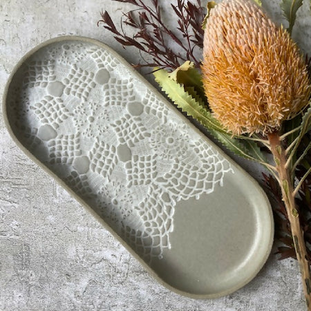 Stoneware serving plate|Oval form - Small|Vintage doily imprint|Dainty flowers