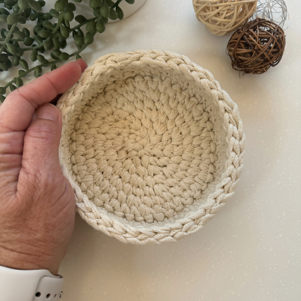 Handmade-basket-sand-mini-recycled-yarn (3)