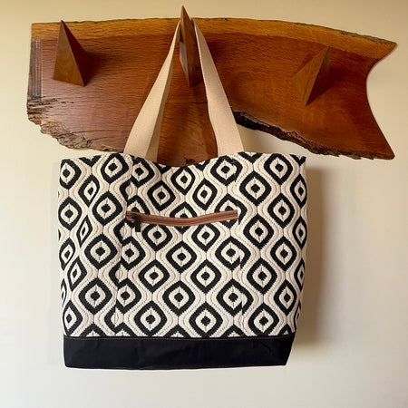 Tote bag with pockets