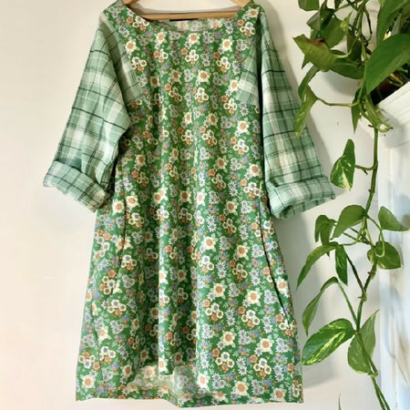 gorgeous green check and floral vintage fabric tunic top -pockets - medium - free postage - violetclothing