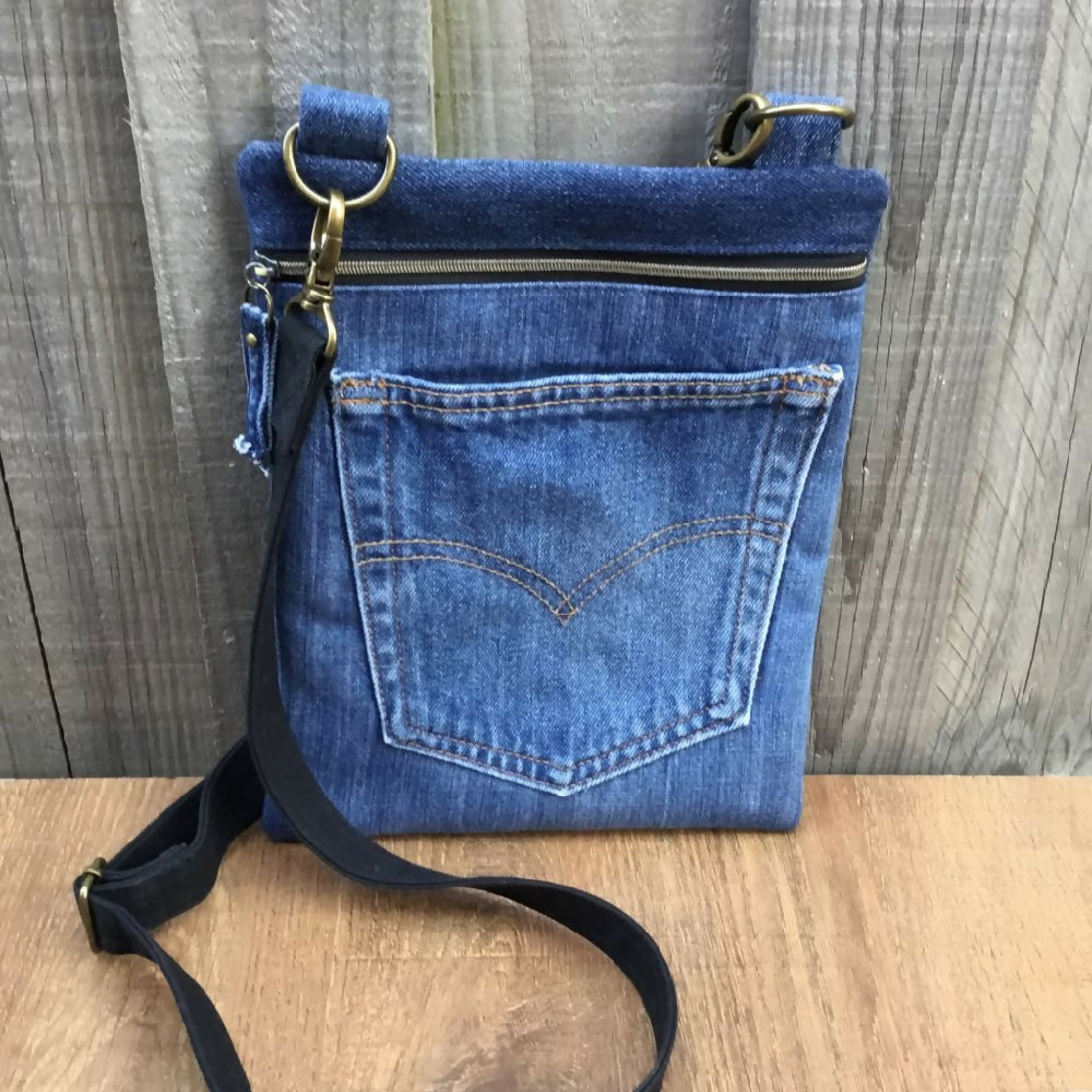 denim_crossbody_03h