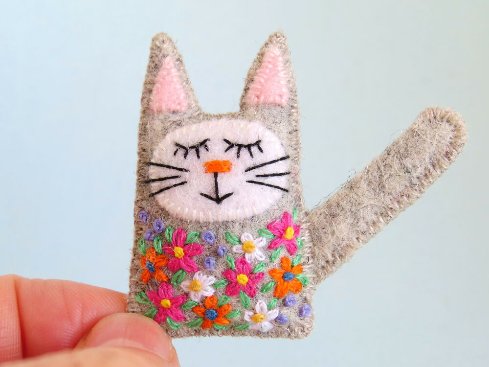 Embroidered Cat Brooch _ SDC _ 5