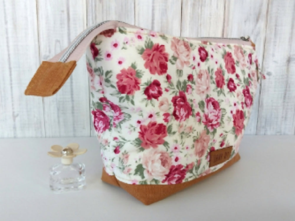 Cottage Roses quilted makeup pouch - Floral open-wide zipper bag