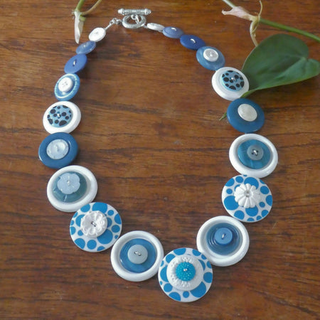 Blue bubbles necklace