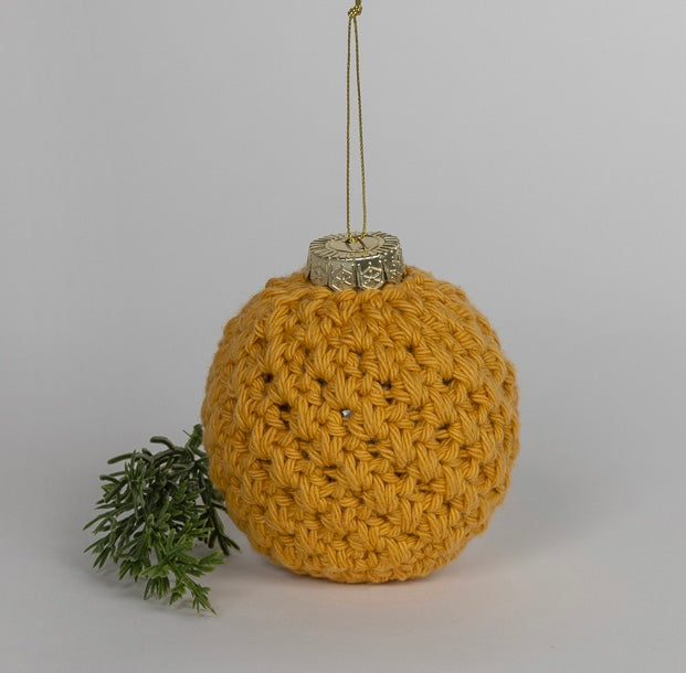 Handmade Crochet Christmas Bauble Cover – Set of 2 (Complete with Baubles) Medium