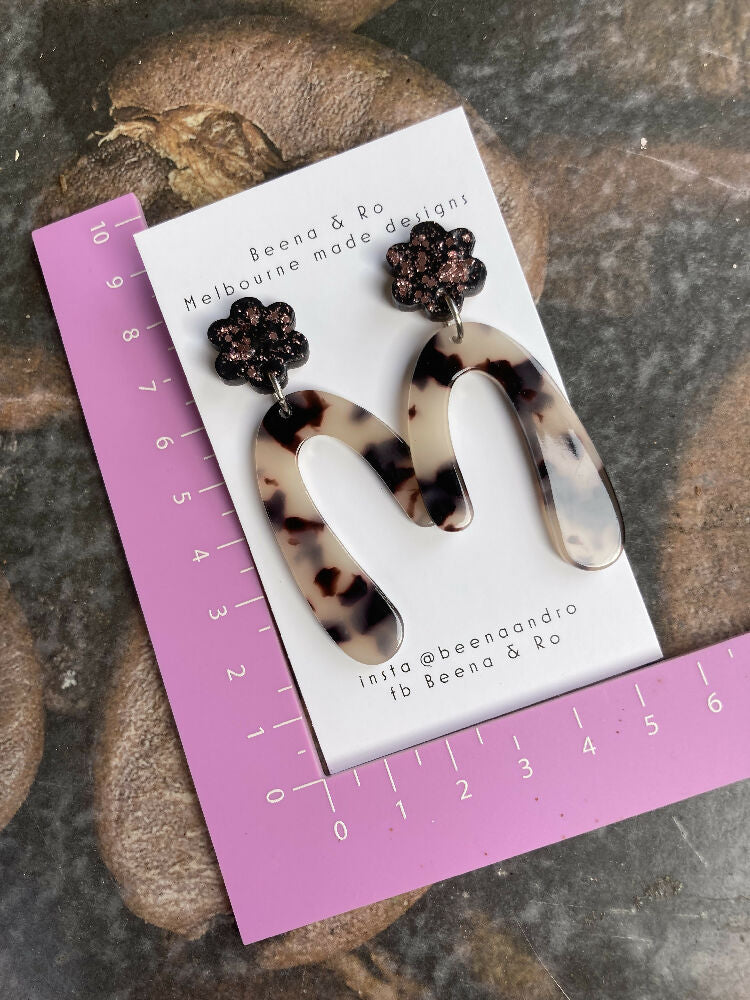 U shaped tortoiseshell earrings