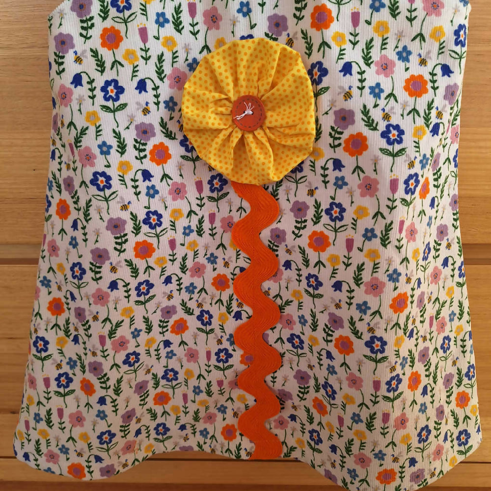 pinafore-closeup-flower