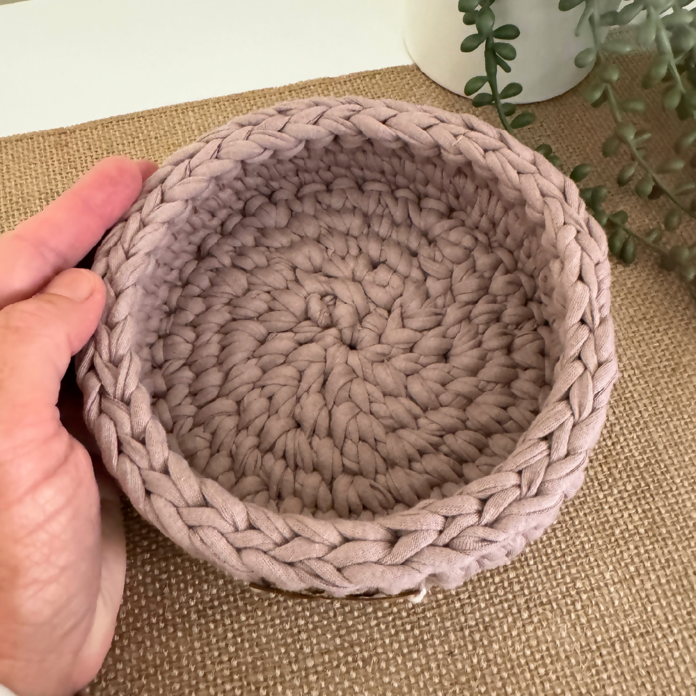 Handmade-crochet-basket-hazelnut-small (6)