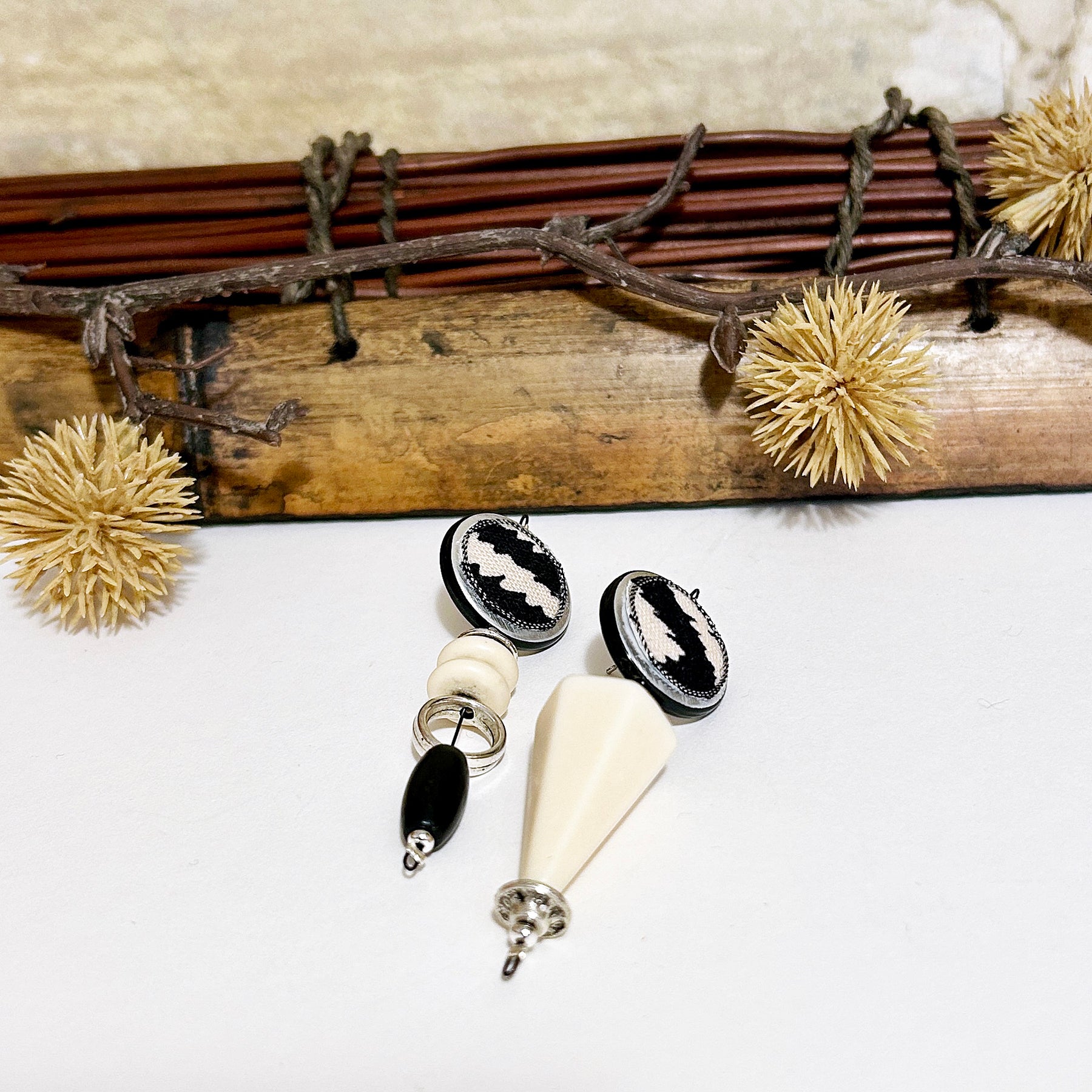 Earrings Striking Black & White Stud Back - EBW-99