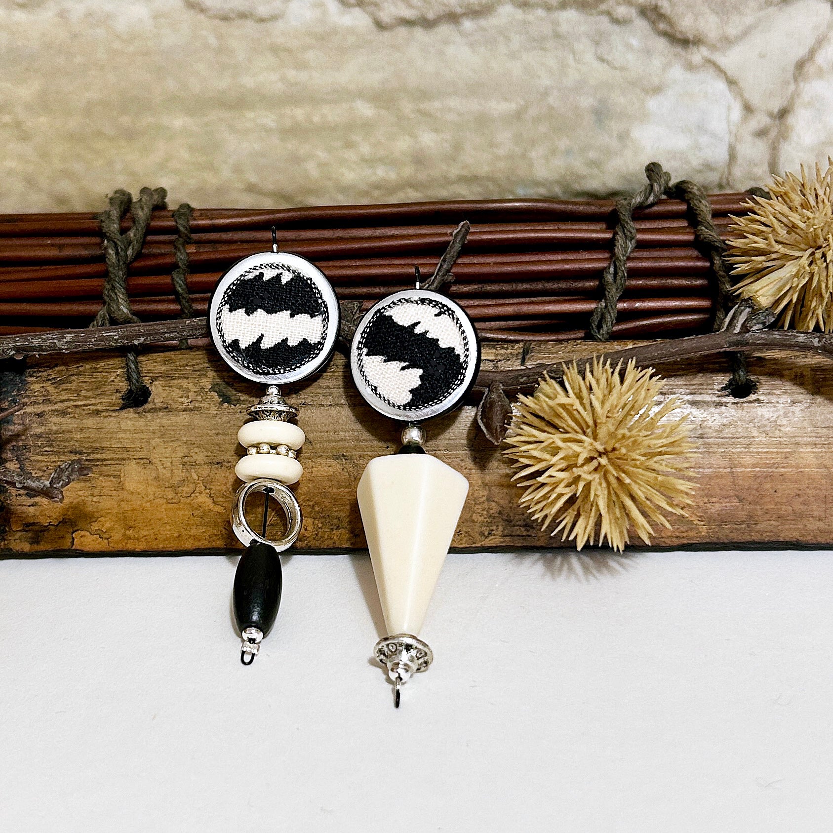 Earrings Striking Black & White Stud Back - EBW-99